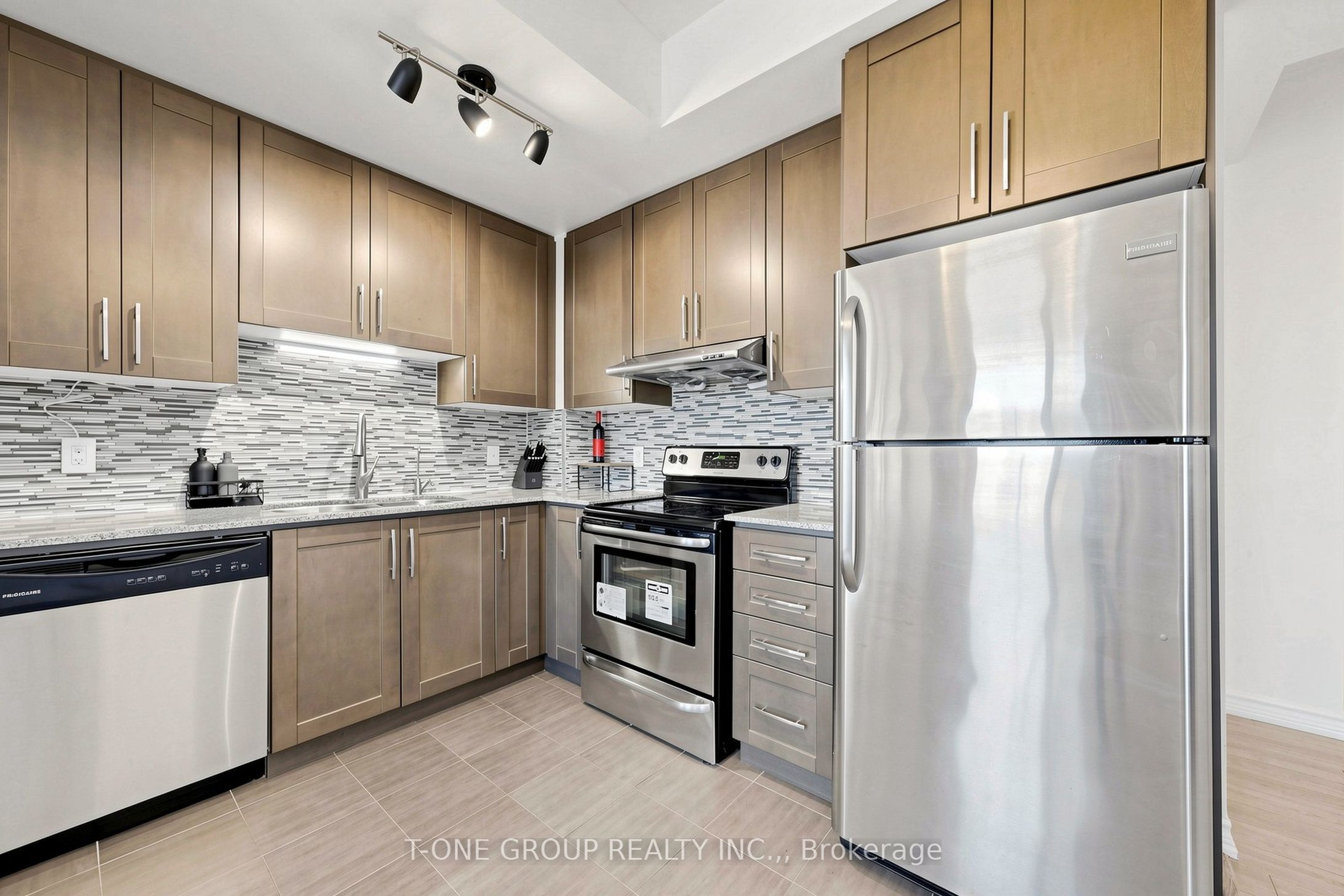 8323 Kennedy Road 508, Markham, ON L3R 5W7 photo 5