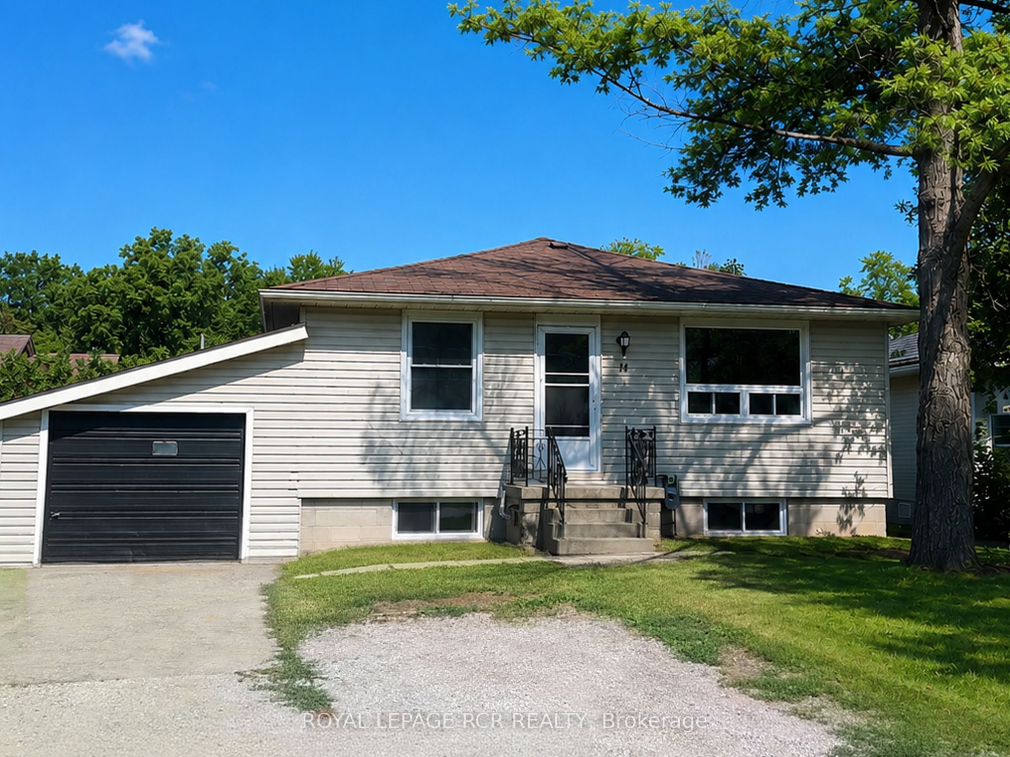 11 Jacksons Point Avenue, Georgina, ON L0E 1L0