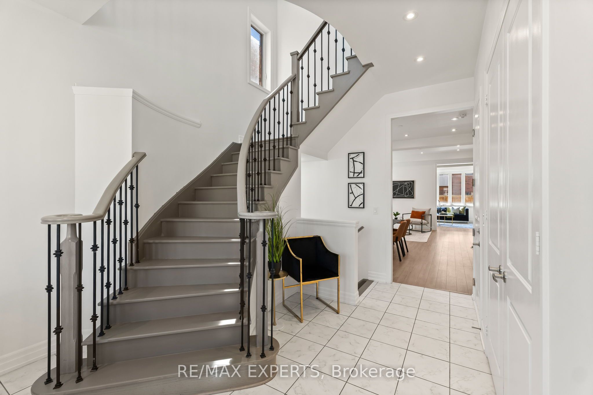 17 Red Rose Lane, East Gwillimbury, ON L9N 0V1 photo 3