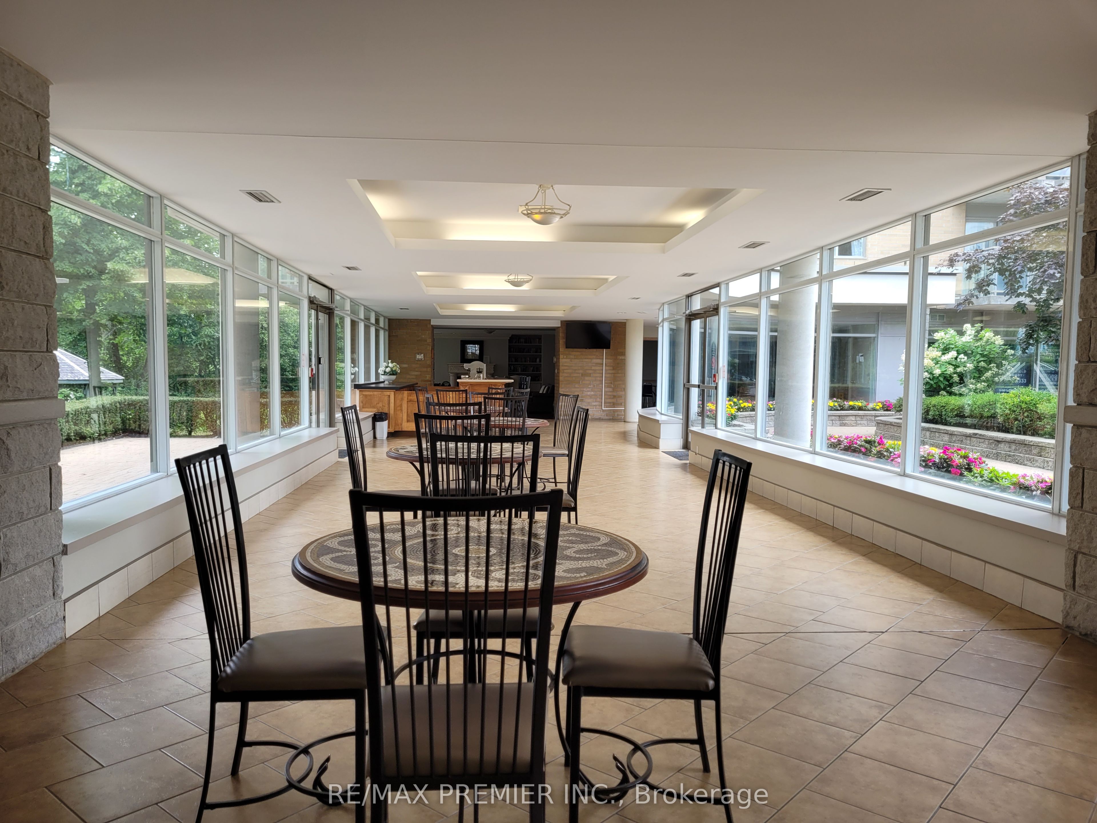 2506 Rutherford Road 502, Vaughan, ON L4K 5N7 photo 4