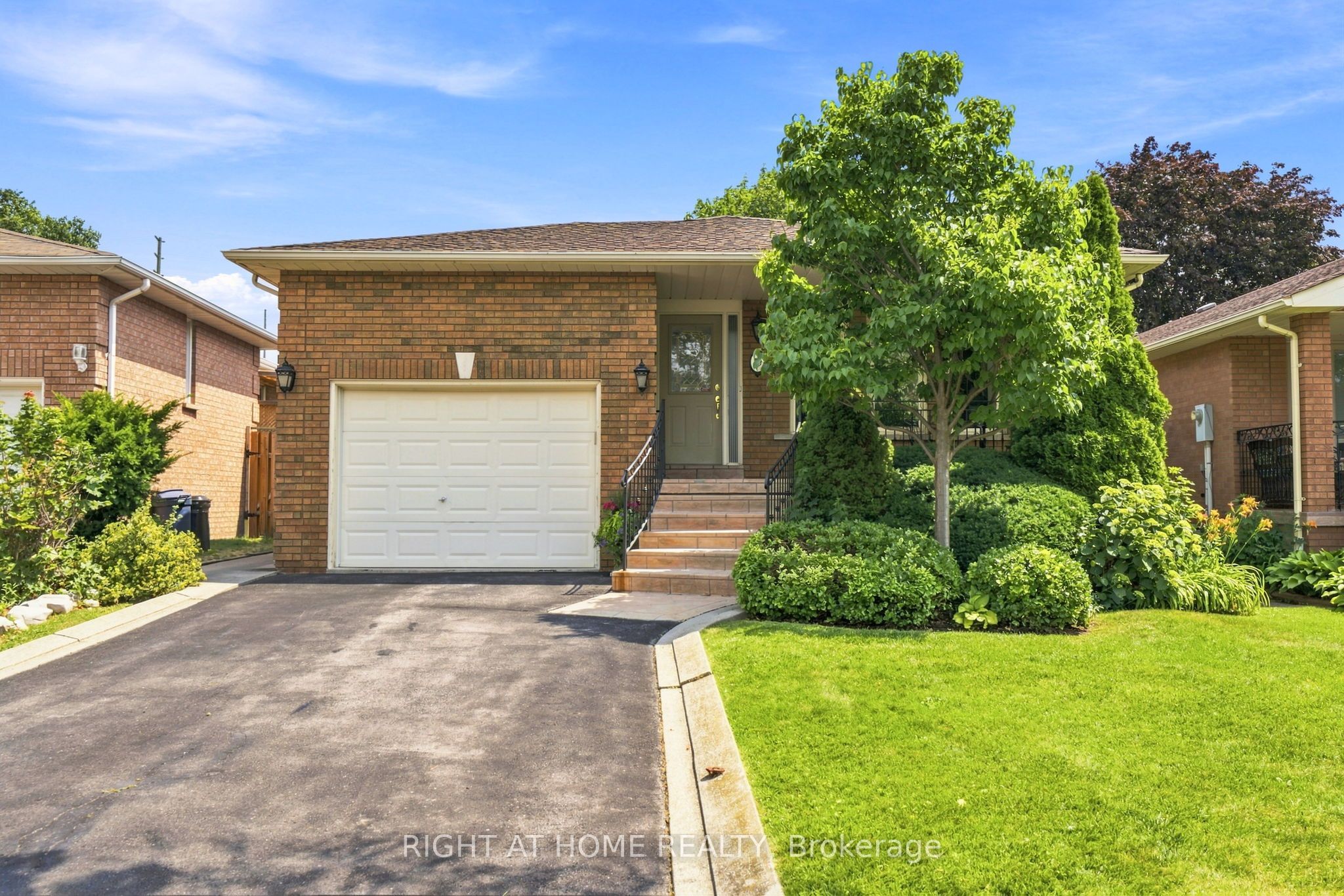39 Dante Court, Vaughan, ON L4L 7V5