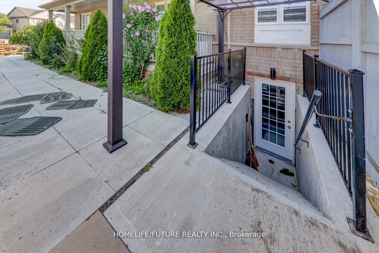 939 Miller Park Avenue Bsmt, Bradford West Gwillimbury, ON L3Z 0L6 photo 4
