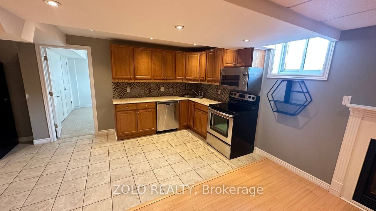 68 Milligan Street E, Bradford West Gwillimbury, ON L3Z 0A5 photo 3
