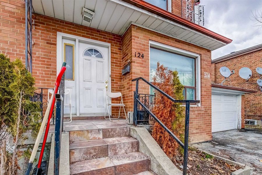 124 Major Mackenzie Drive E Main, Richmond Hill, ON L4C 1H1