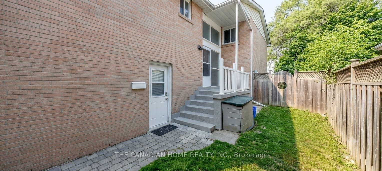 802 Pam Crescent, Newmarket, ON L3Y 5B6 photo 2
