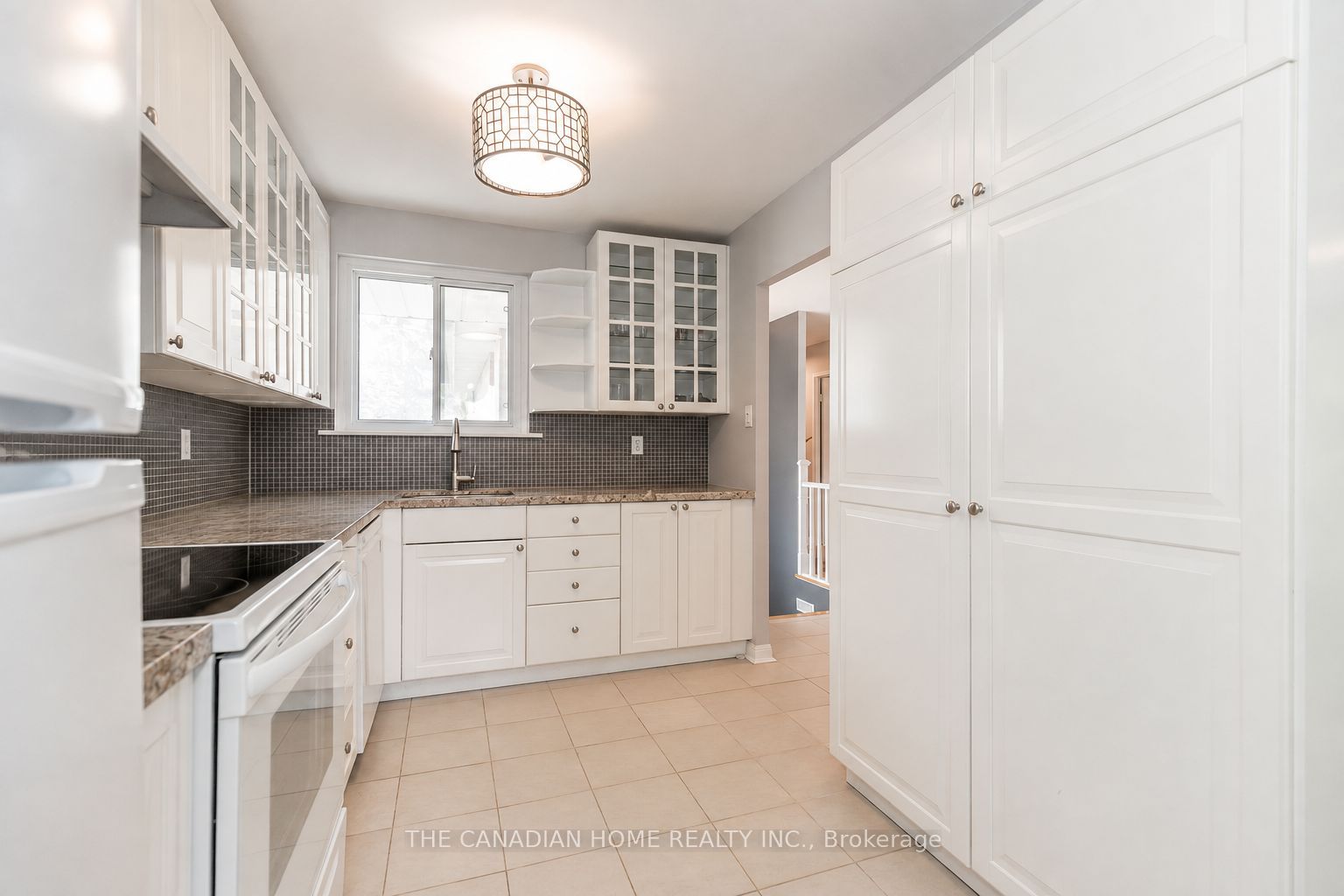 802 Pam Crescent, Newmarket, ON L3Y 5B6 photo 5