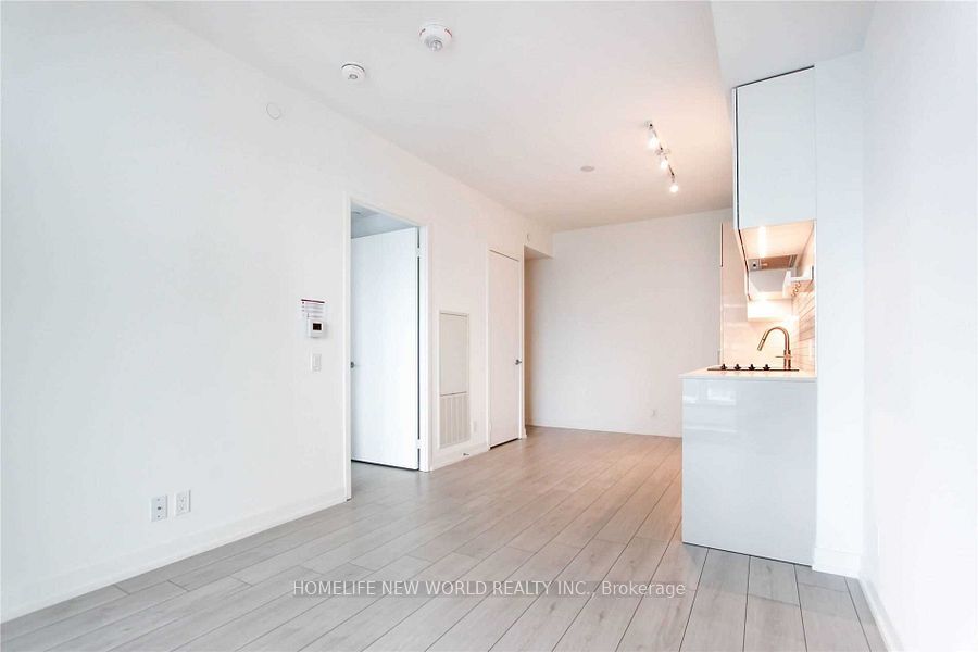 950 Portage Pkwy 4811, Vaughan, ON L4K 0J7 photo 4