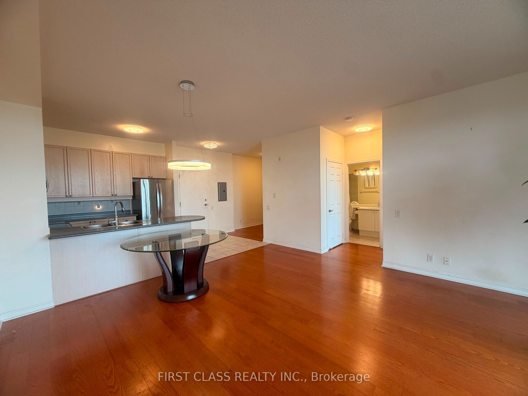 11121 Yonge Street 422, Richmond Hill, ON L4C 0S7 photo 5