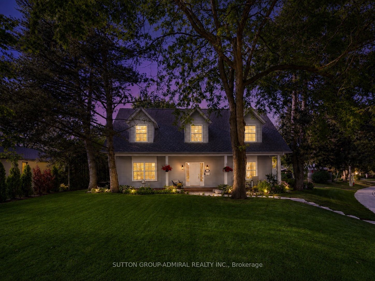 54 Starlight Crescent, Richmond Hill, ON L4C 4X5 photo 2