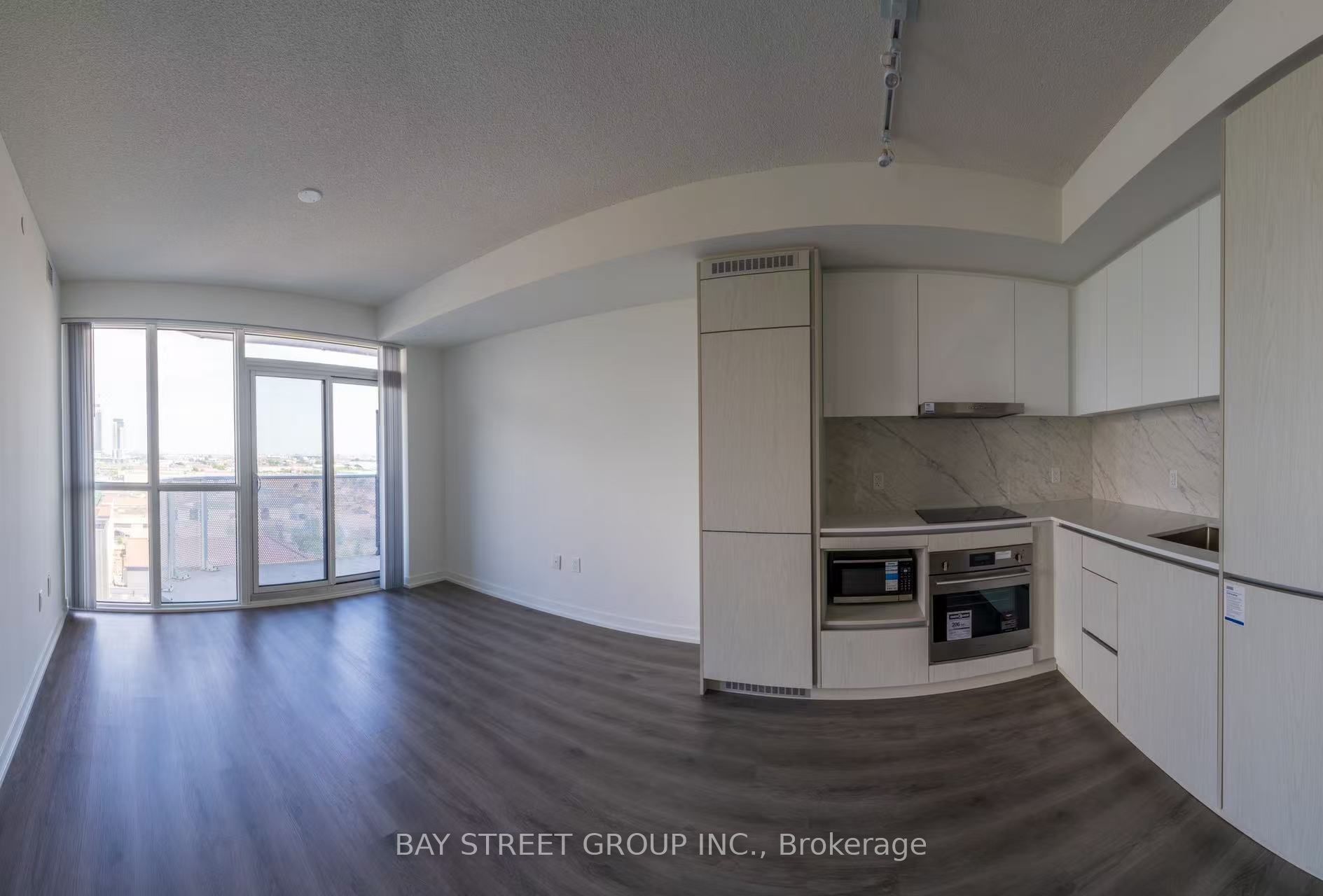 28 Interchange Way 1105, Vaughan, ON L4K 0P8 photo 2