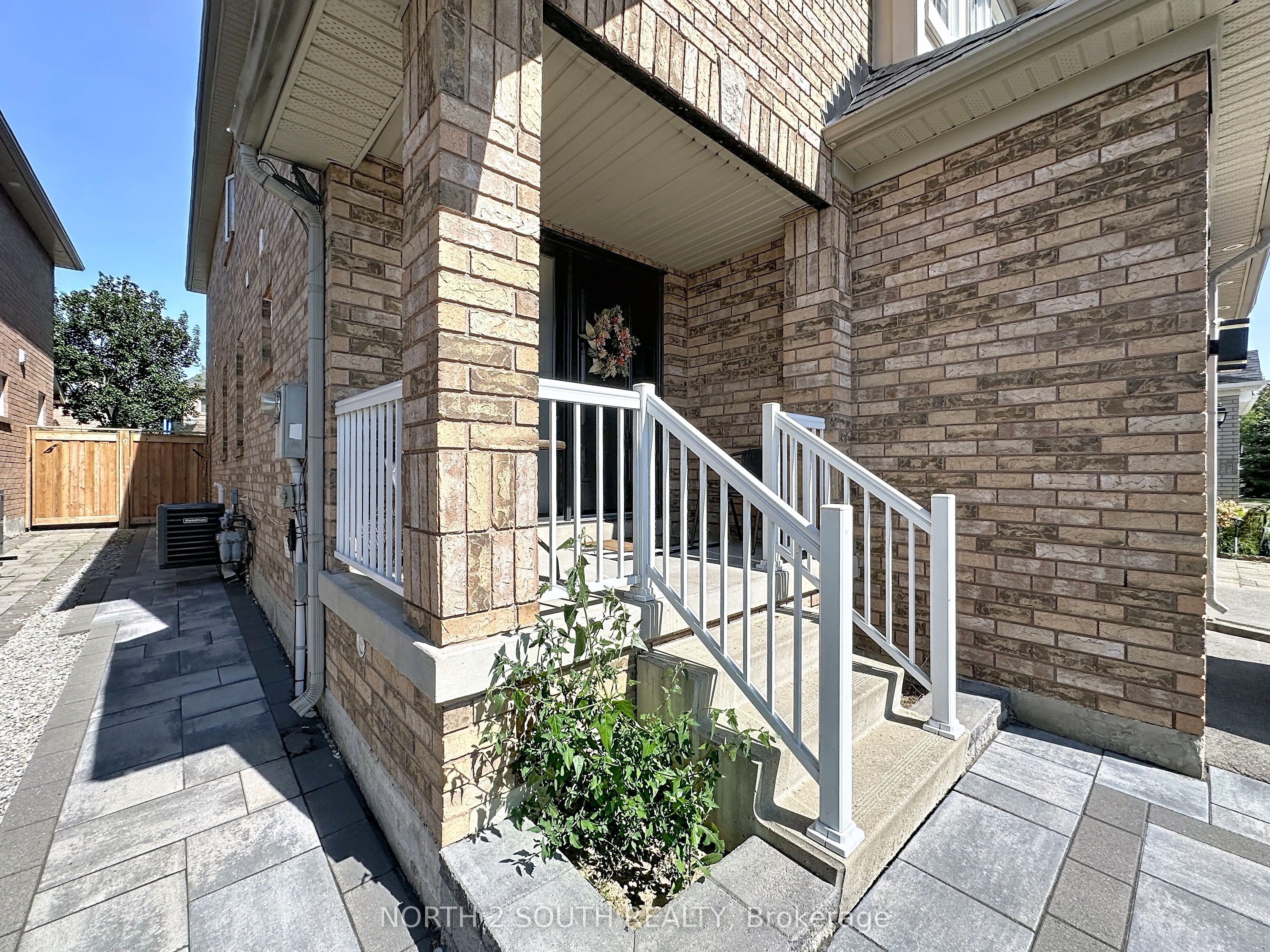 93 Komura Road Upper, Vaughan, ON L6A 3M1 photo 3
