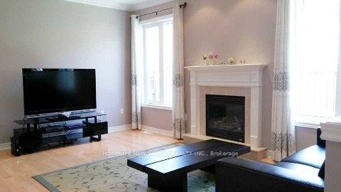 16 Brocton Avenue, Richmond Hill, ON L4E 4T2 photo 2