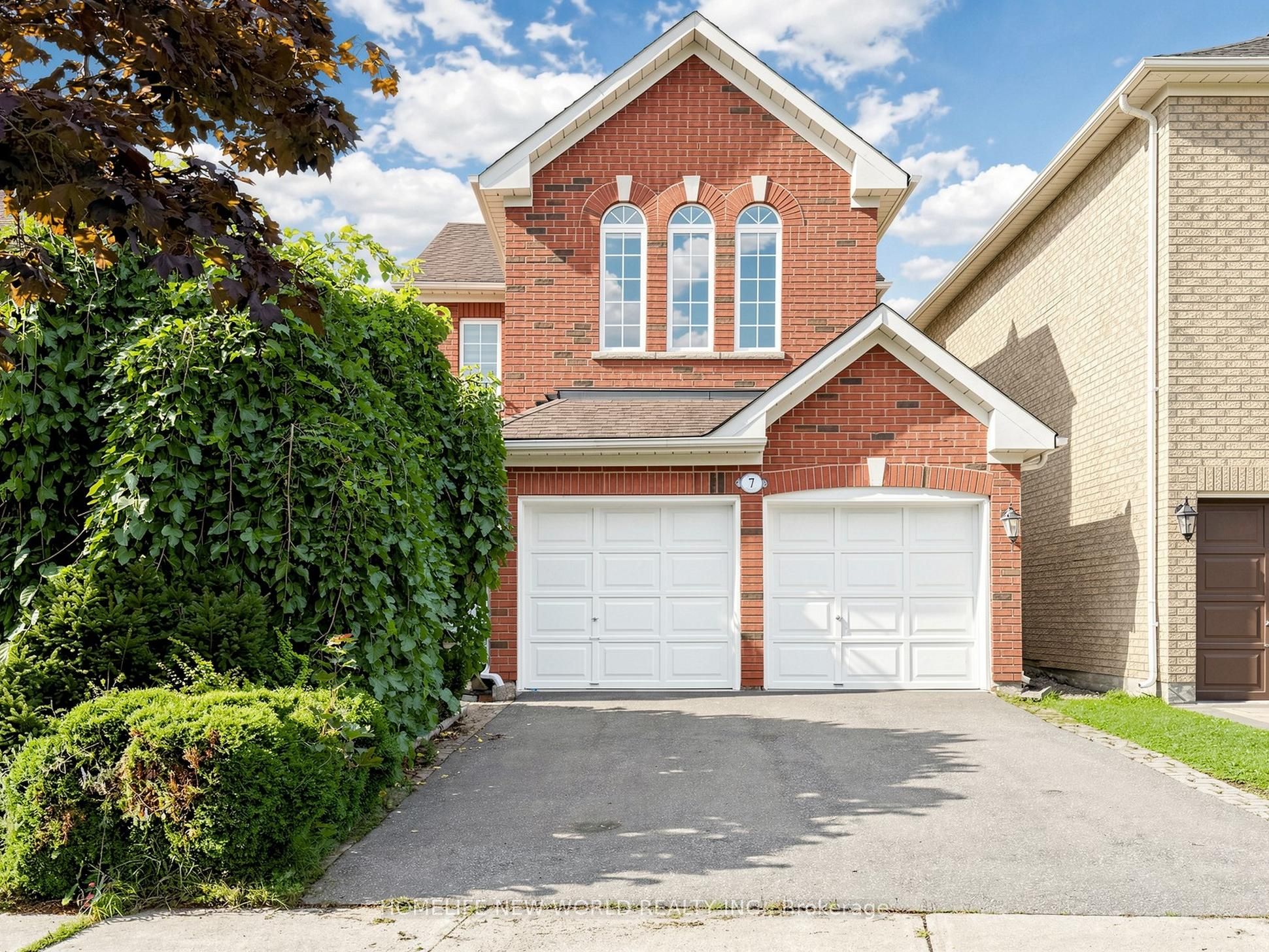 7 Monaco Crescent, Richmond Hill, ON L4S 1V1 photo 2