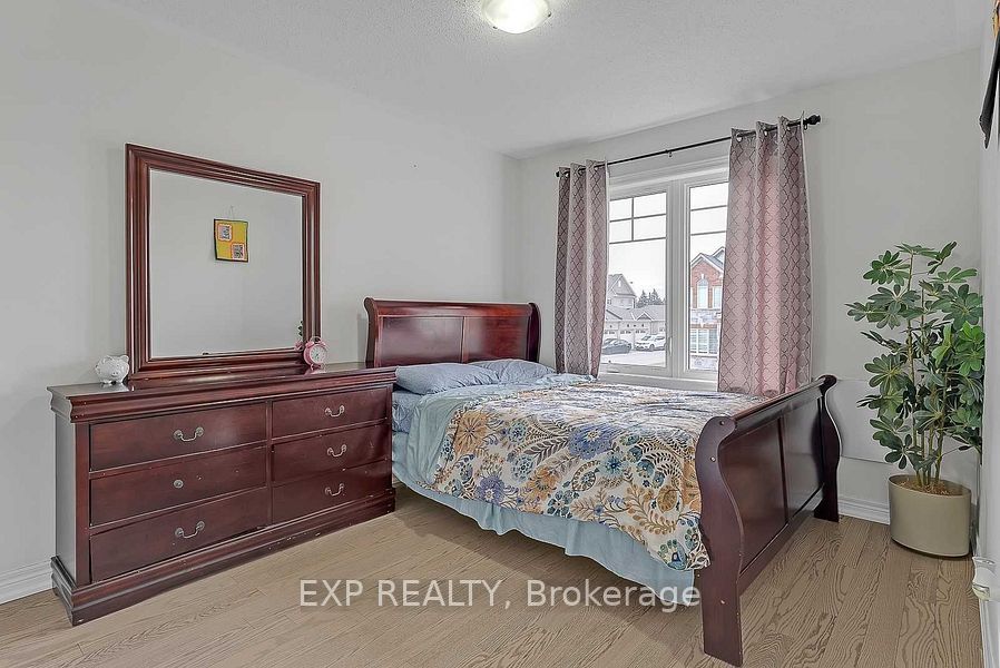 6 Frederick Pearson Street, East Gwillimbury, ON L9N 0R9 photo 4