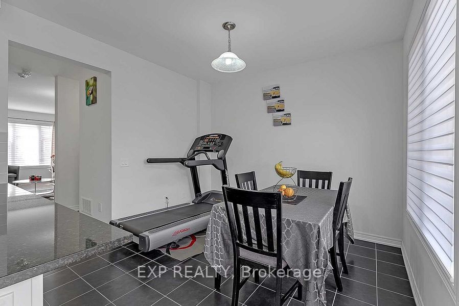 6 Frederick Pearson Street, East Gwillimbury, ON L9N 0R9 photo 5