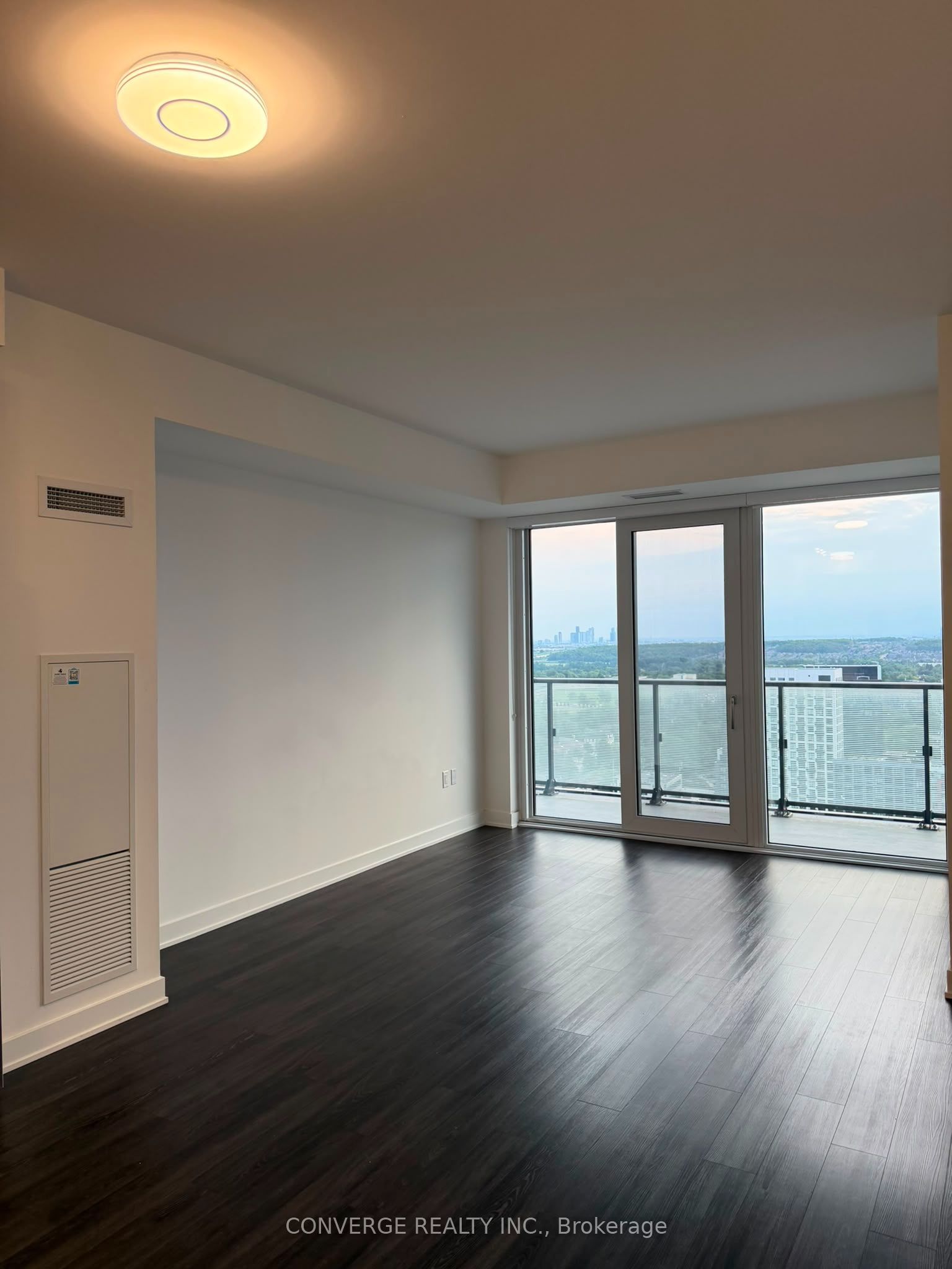 95 ONEIDA Crescent 2303, Richmond Hill, ON L4B 0H5