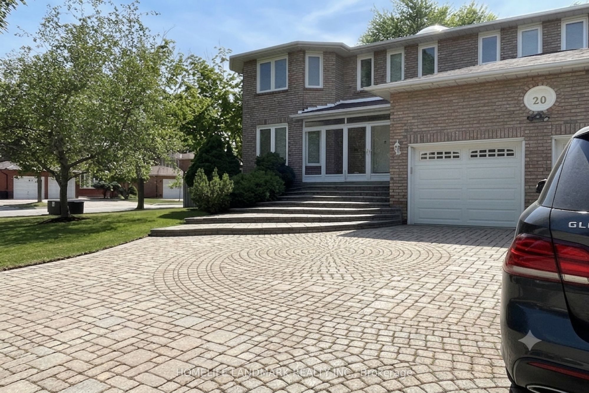 20 Piccadilly Road, Richmond Hill, ON L4B 1S5 photo 2