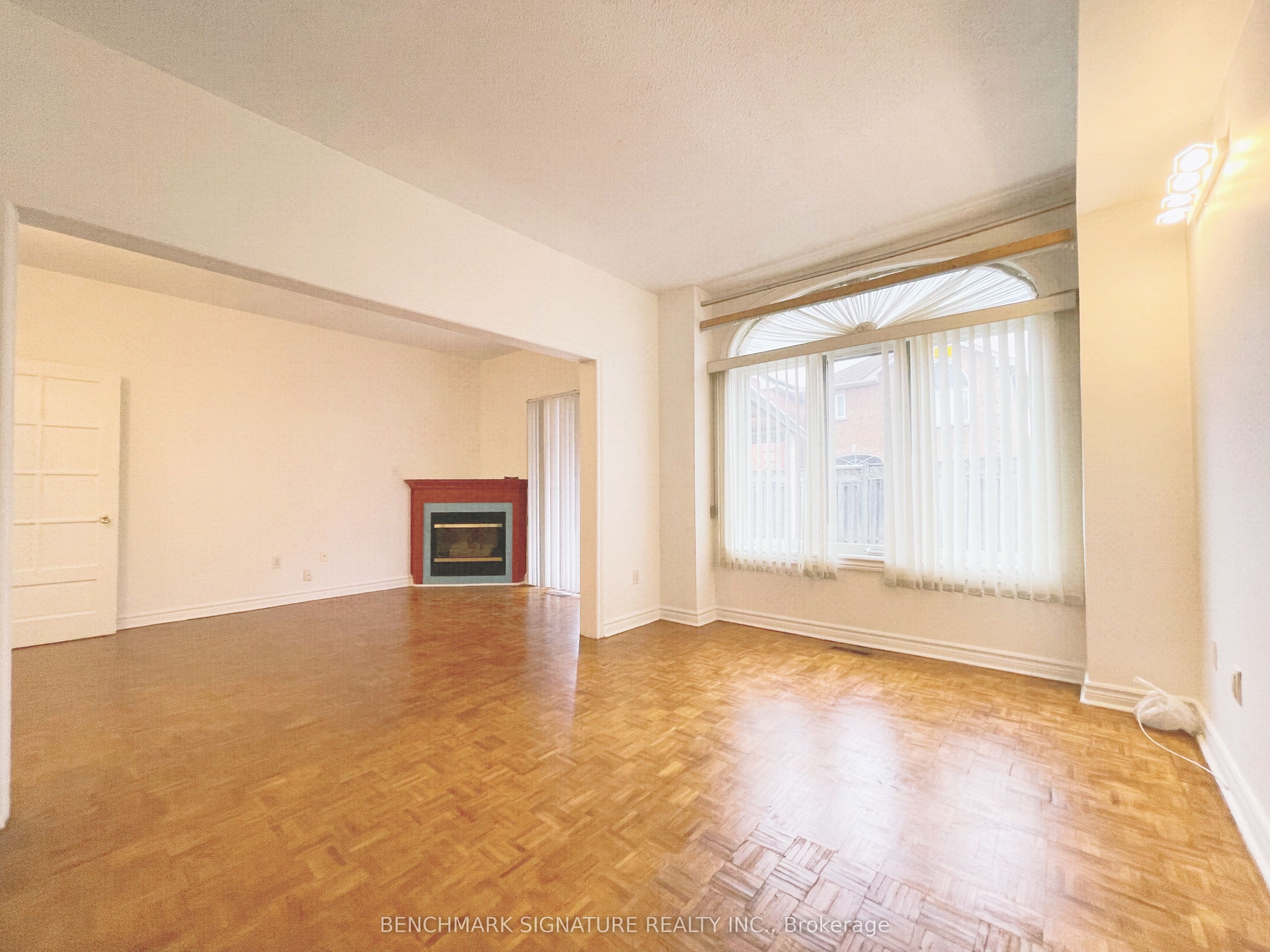 102 Greensboro Drive, Markham, ON L3R 0V8 photo 2