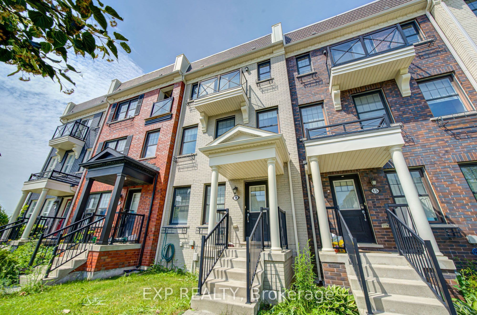 9 Milt Storey Lane, Whitchurch-Stouffville, ON L4A 1Y4 photo 2