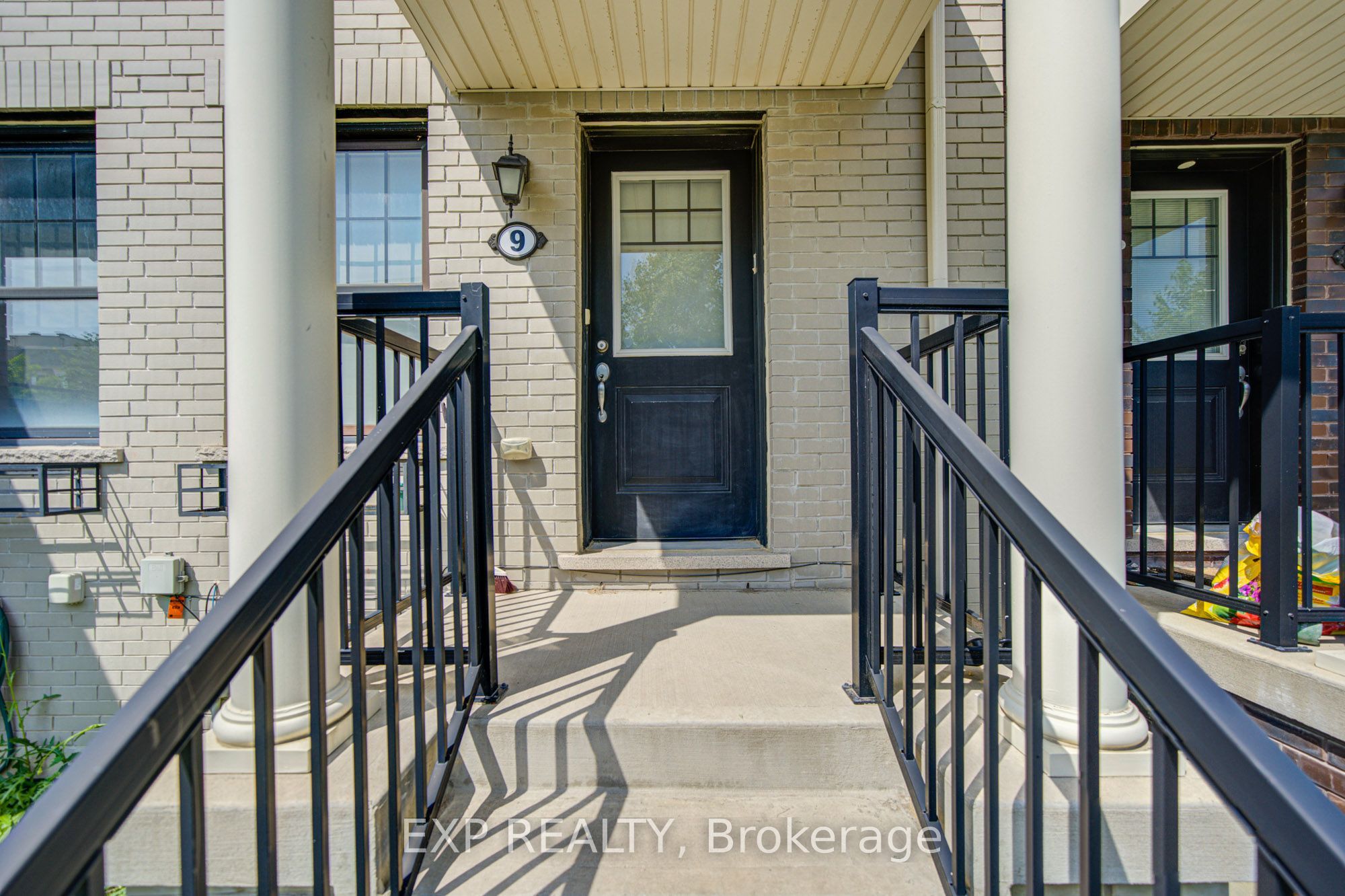 9 Milt Storey Lane, Whitchurch-Stouffville, ON L4A 1Y4 photo 3