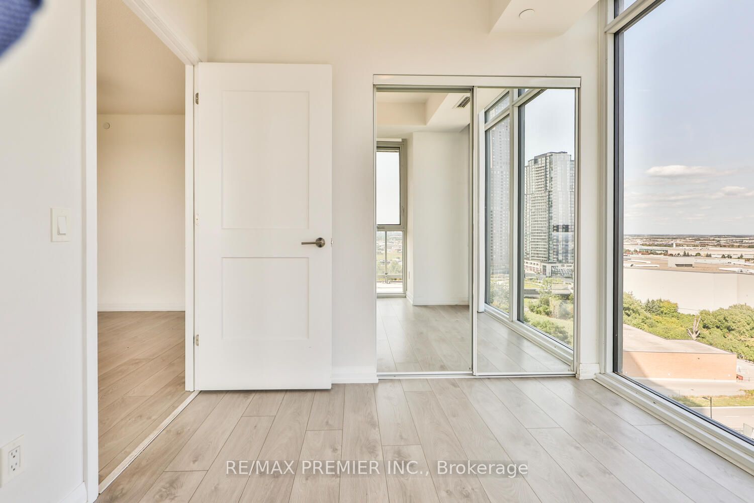 7895 Jane Street 1504, Vaughan, ON L4K 0K2 photo 5