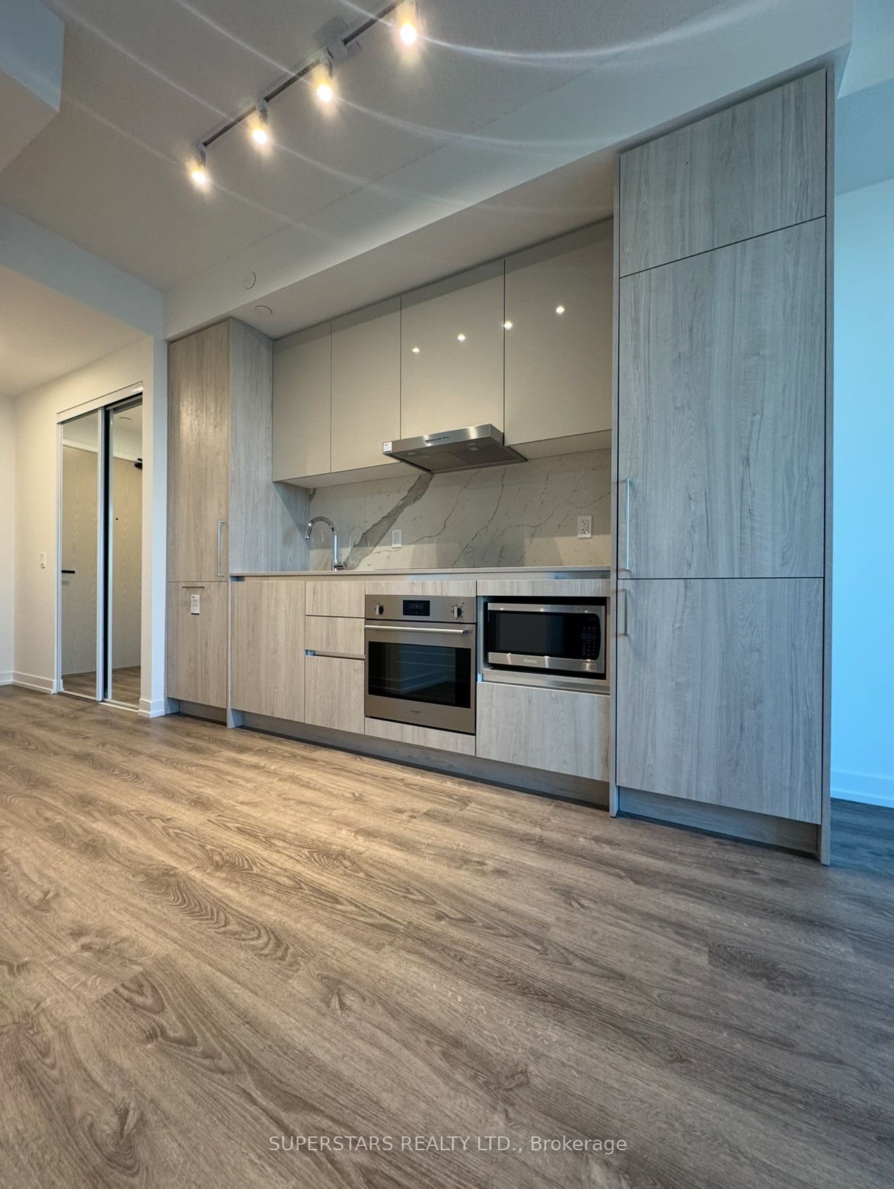 195 Commerce Street 4517, Vaughan, ON L4K 5C3 photo 3