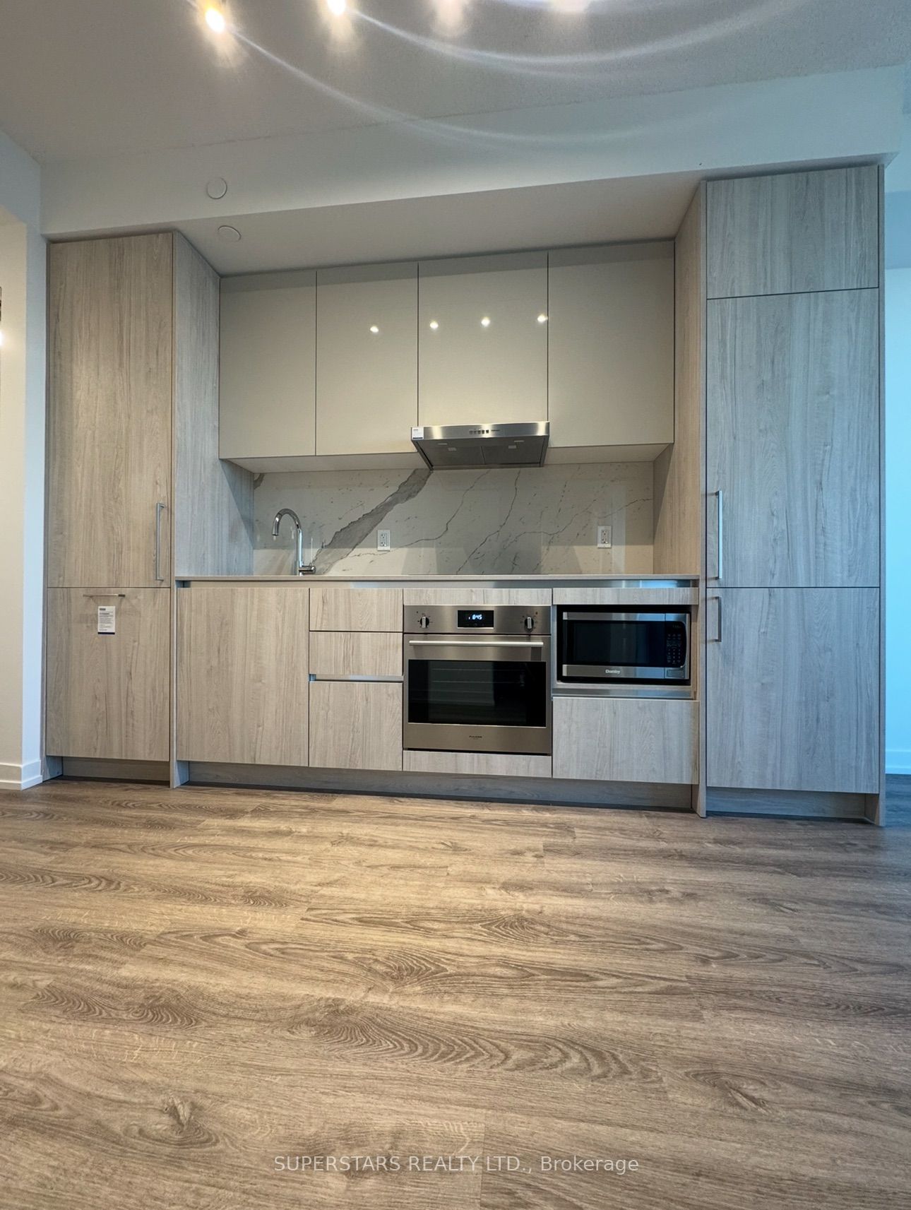 195 Commerce Street 4517, Vaughan, ON L4K 5C3 photo 4