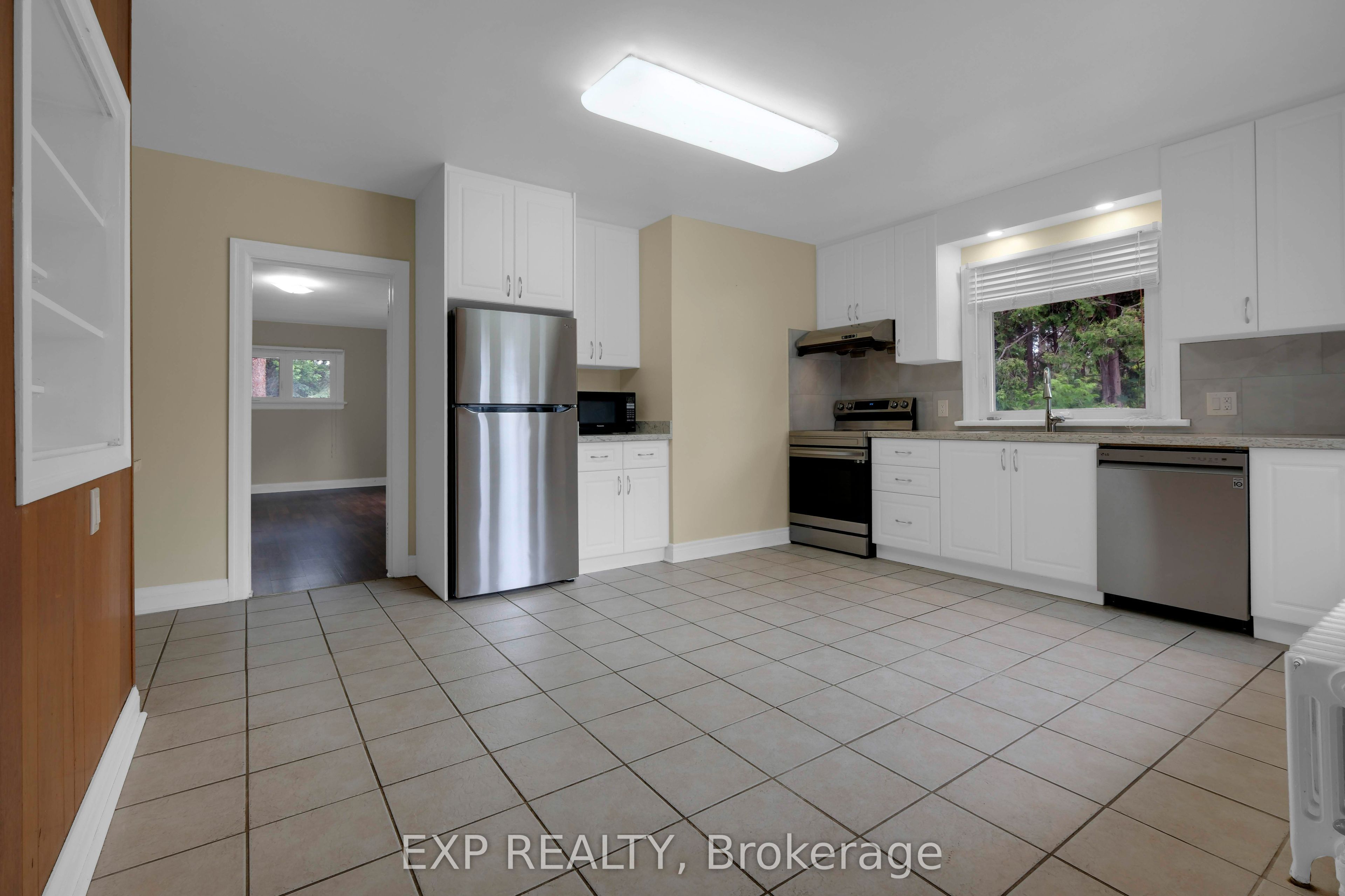 5373 Aurora Road, Whitchurch-Stouffville, ON L4A 7X4 photo 3