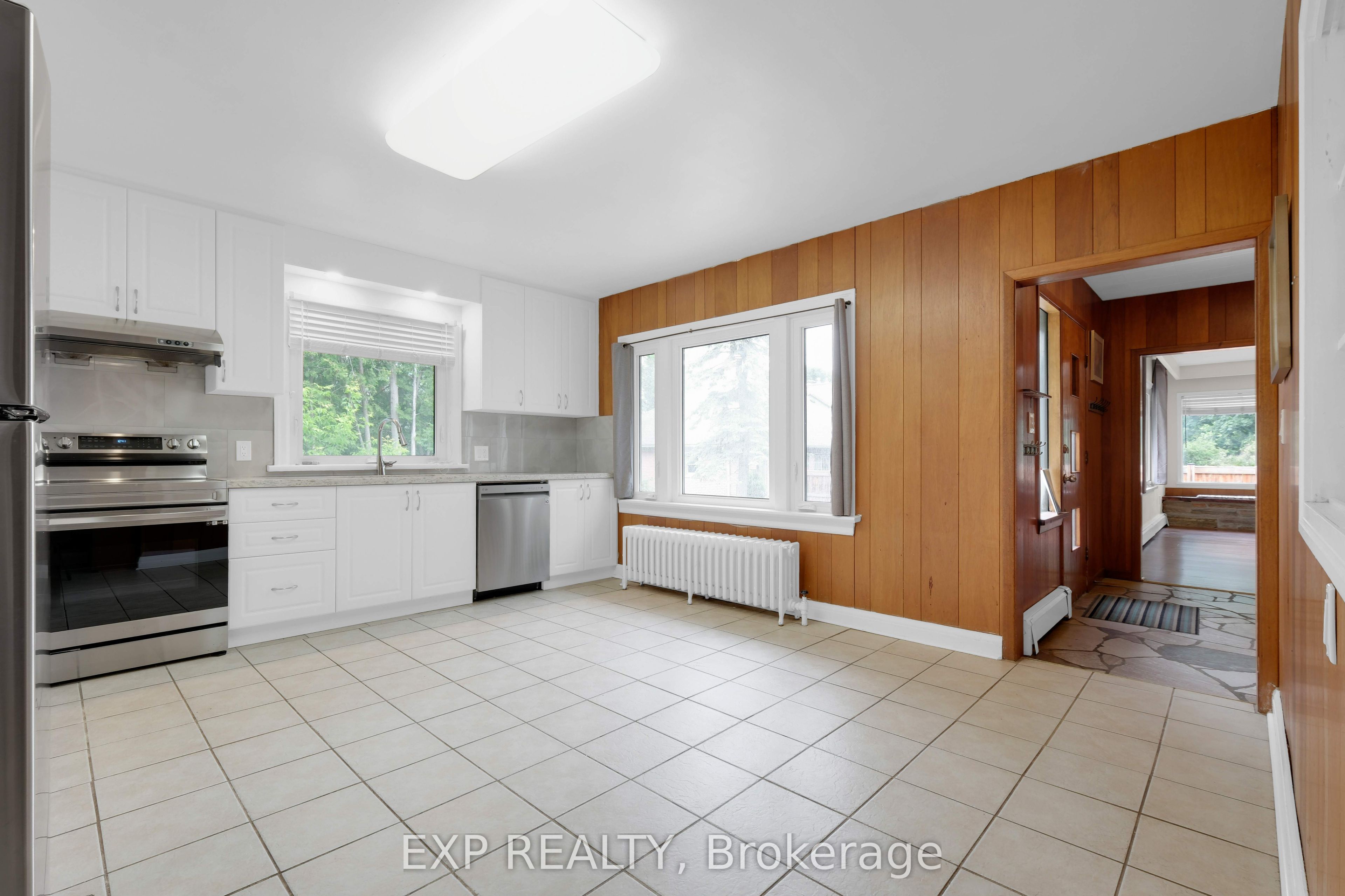 5373 Aurora Road, Whitchurch-Stouffville, ON L4A 7X4 photo 4