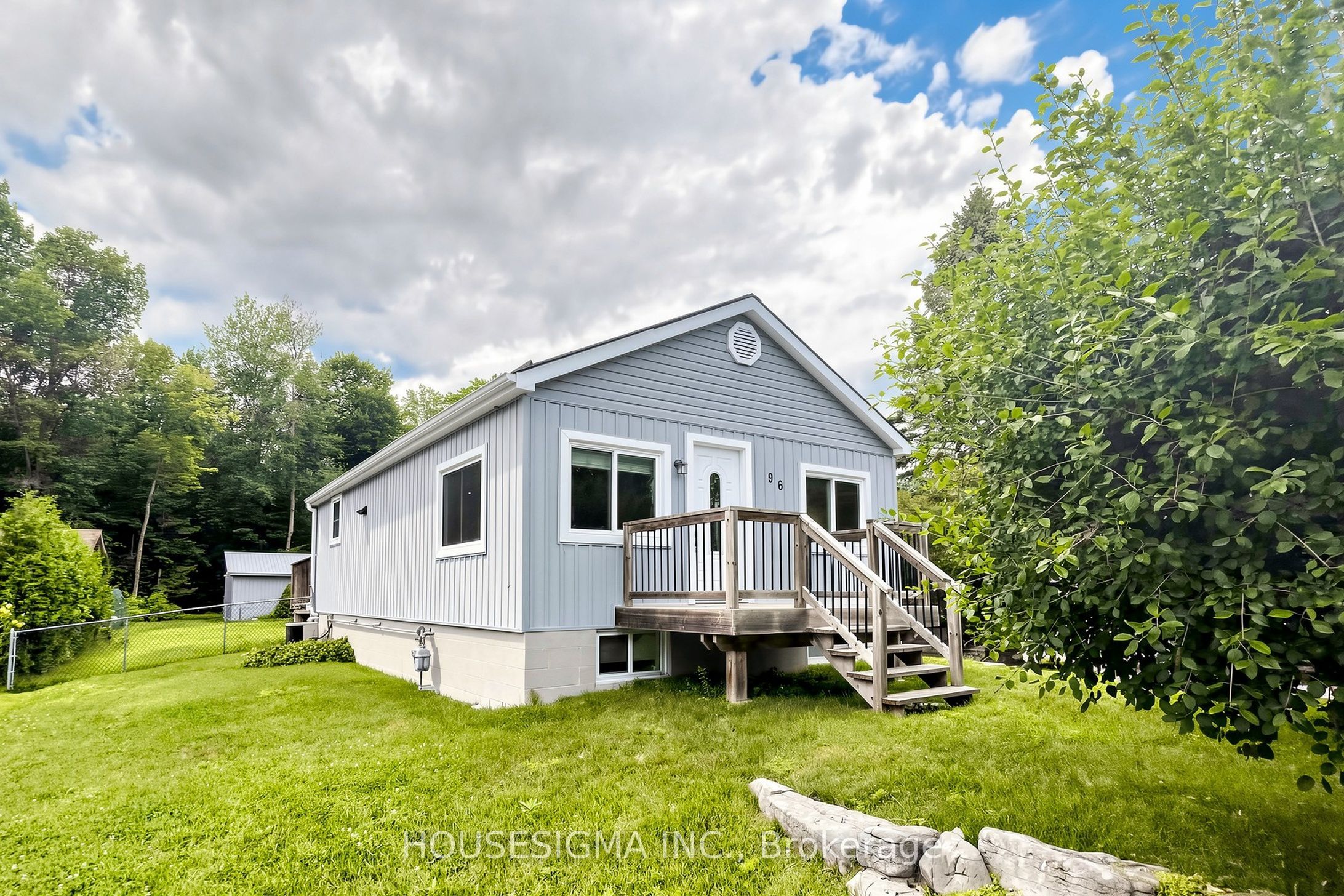 96 Oak Avenue, East Gwillimbury, ON L4N 1A3