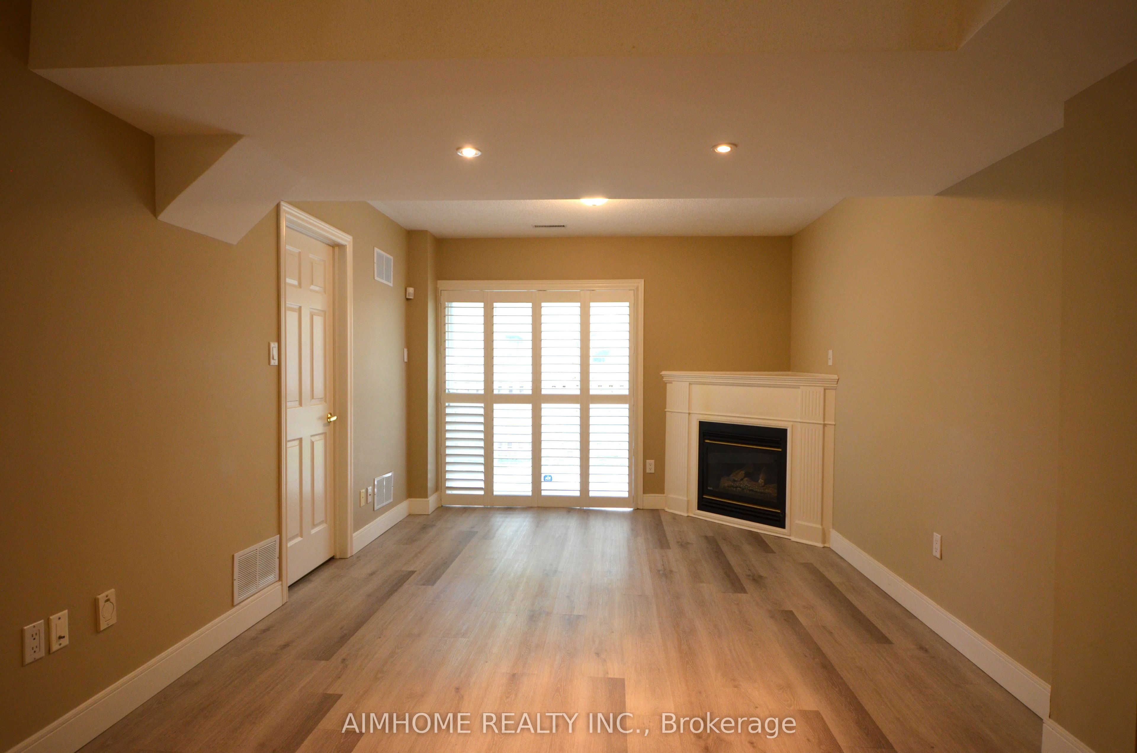 10719 Bathurst Street 7, Richmond Hill, ON L4C 0N3 photo 2