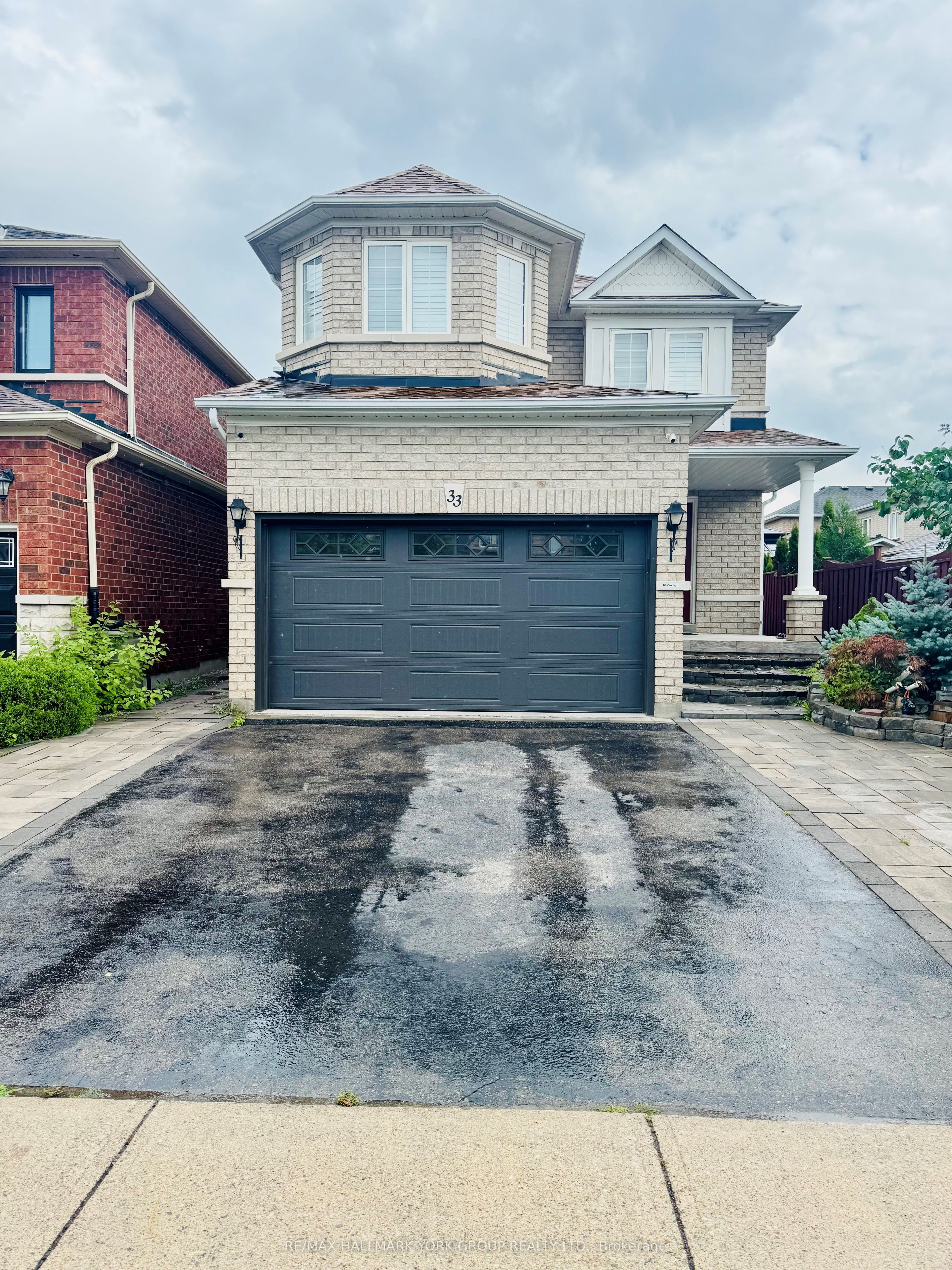 33 Deerwood Crescent, Richmond Hill, ON L4E 3V4