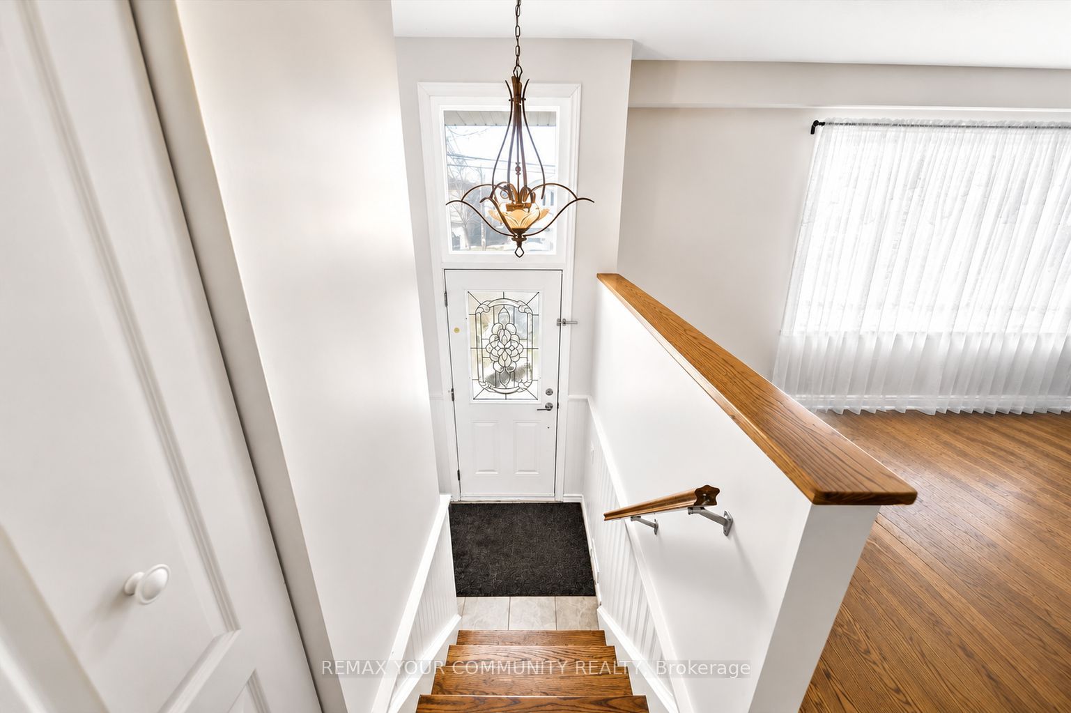 376 Agar Avenue UPPER, Bradford West Gwillimbury, ON L3Z 1H5 photo 2