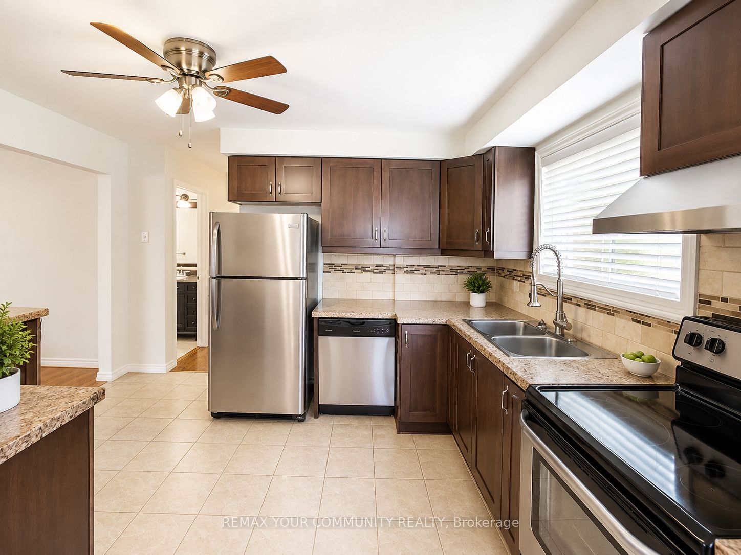376 Agar Avenue UPPER, Bradford West Gwillimbury, ON L3Z 1H5 photo 3