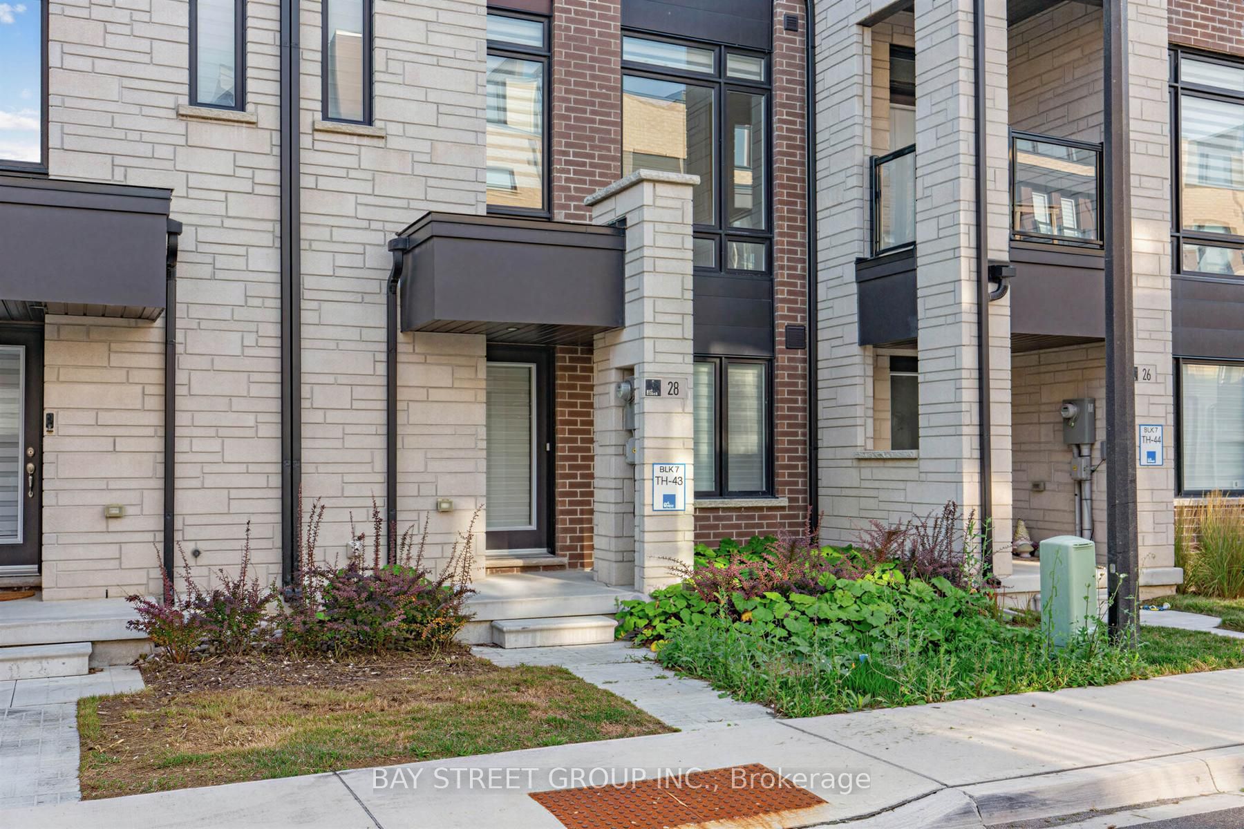 28 Credit Lane, Richmond Hill, ON L4E 1G9 photo 2