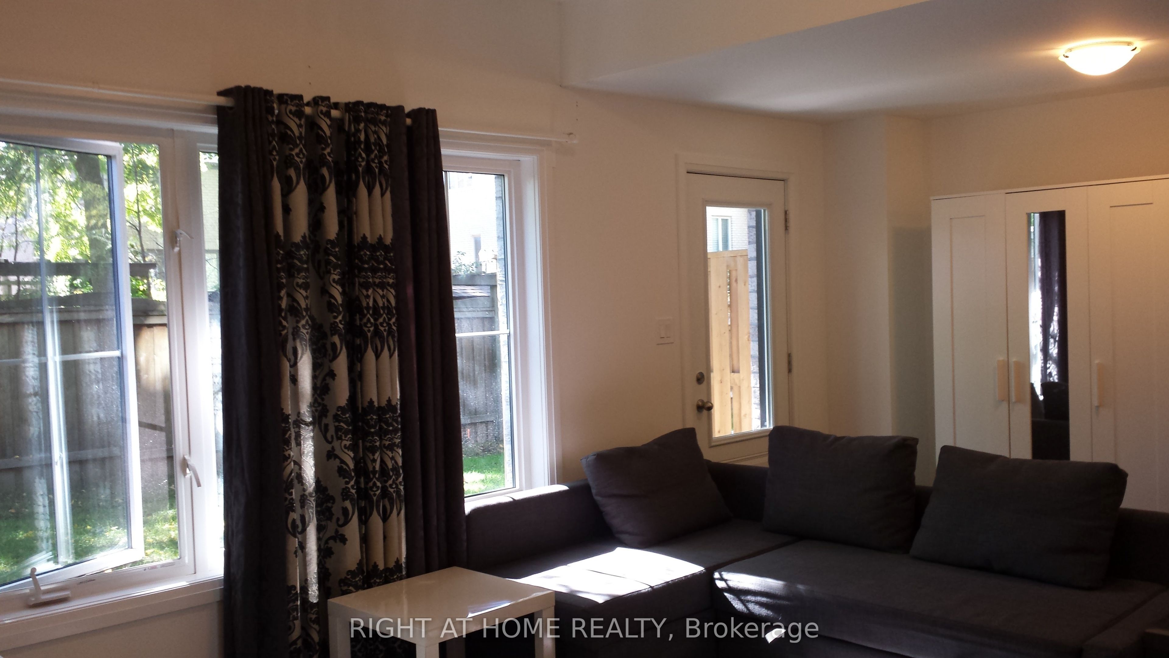 39 Stallibrass Lane S Basement, Richmond Hill, ON L4C 2M8