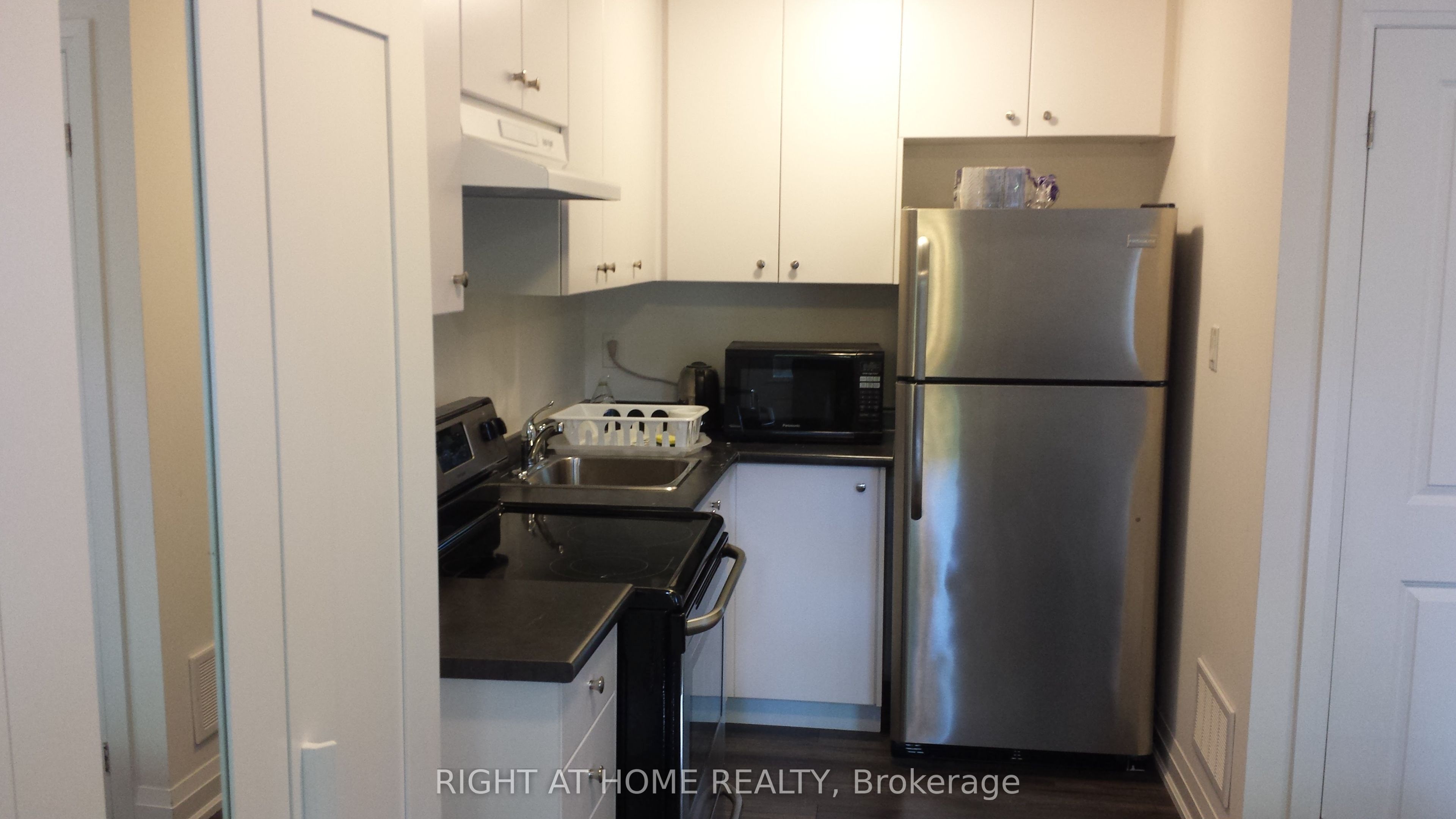 39 Stallibrass Lane S Basement, Richmond Hill, ON L4C 2M8 photo 3