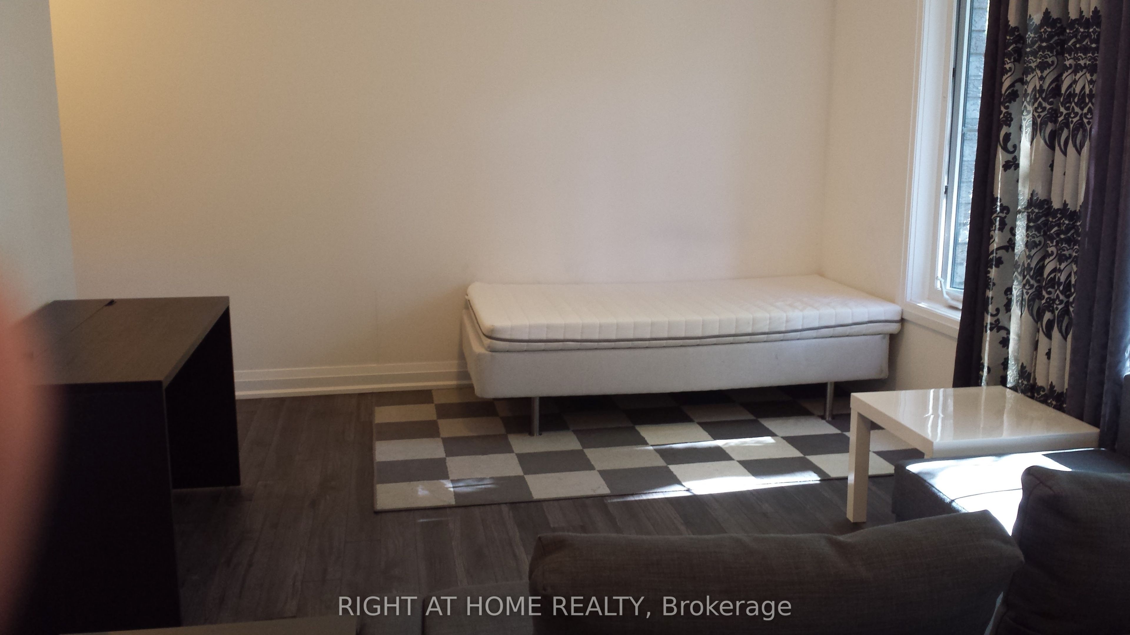 39 Stallibrass Lane S Basement, Richmond Hill, ON L4C 2M8 photo 4