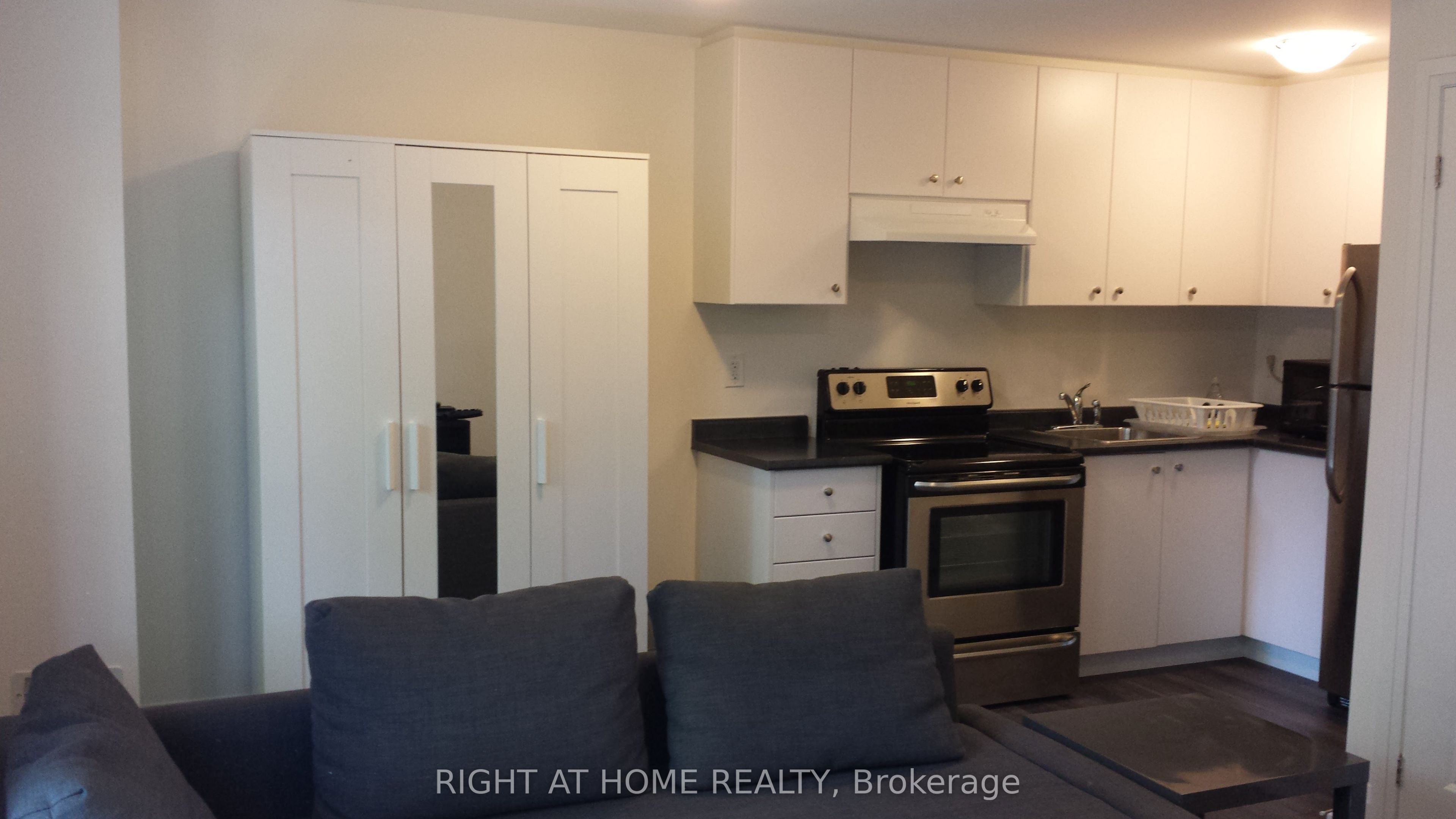 39 Stallibrass Lane S Basement, Richmond Hill, ON L4C 2M8 photo 5