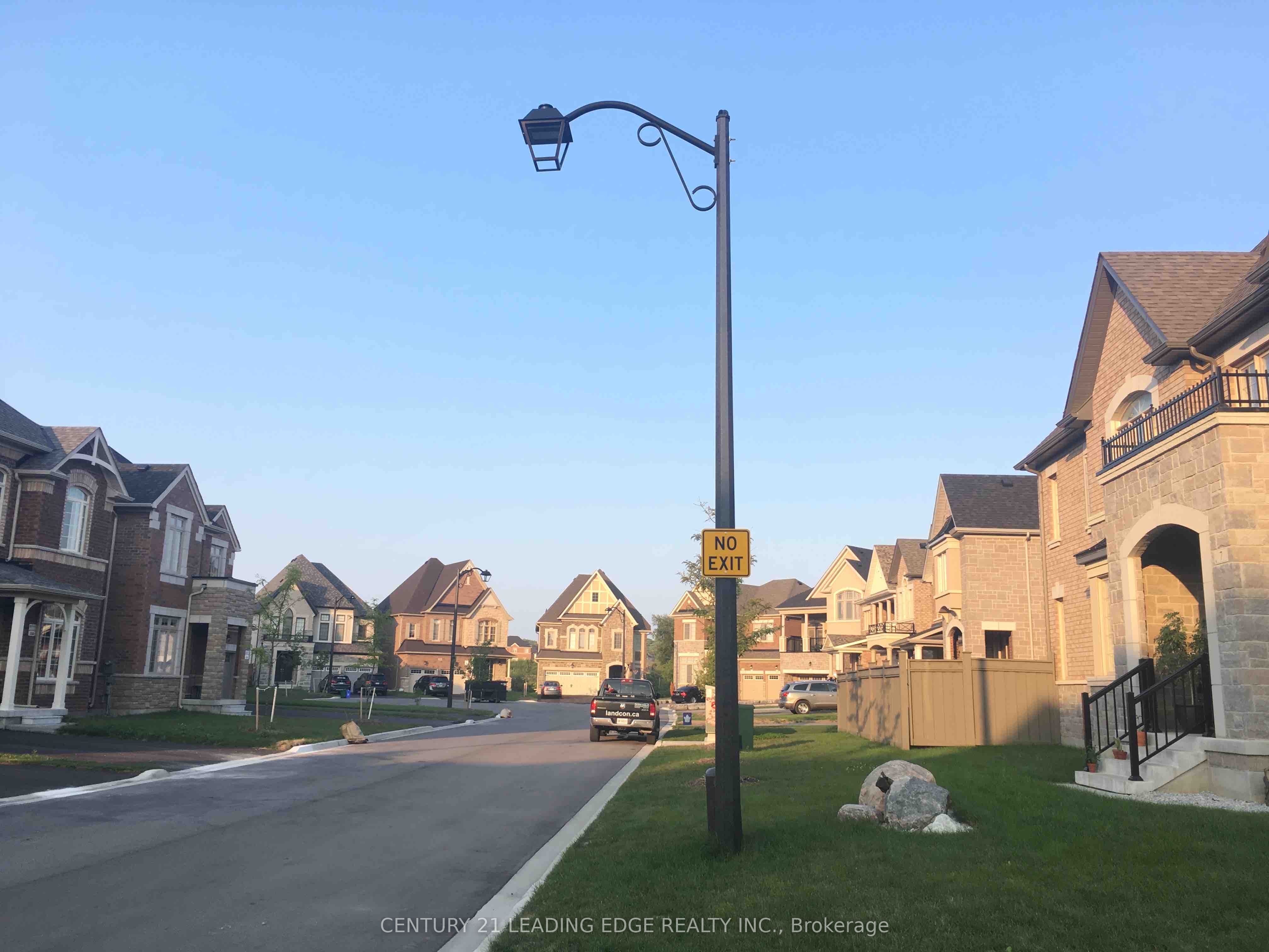 23 Boland Court 1 Bdrm Upper Level, Aurora, ON L4G 0W6