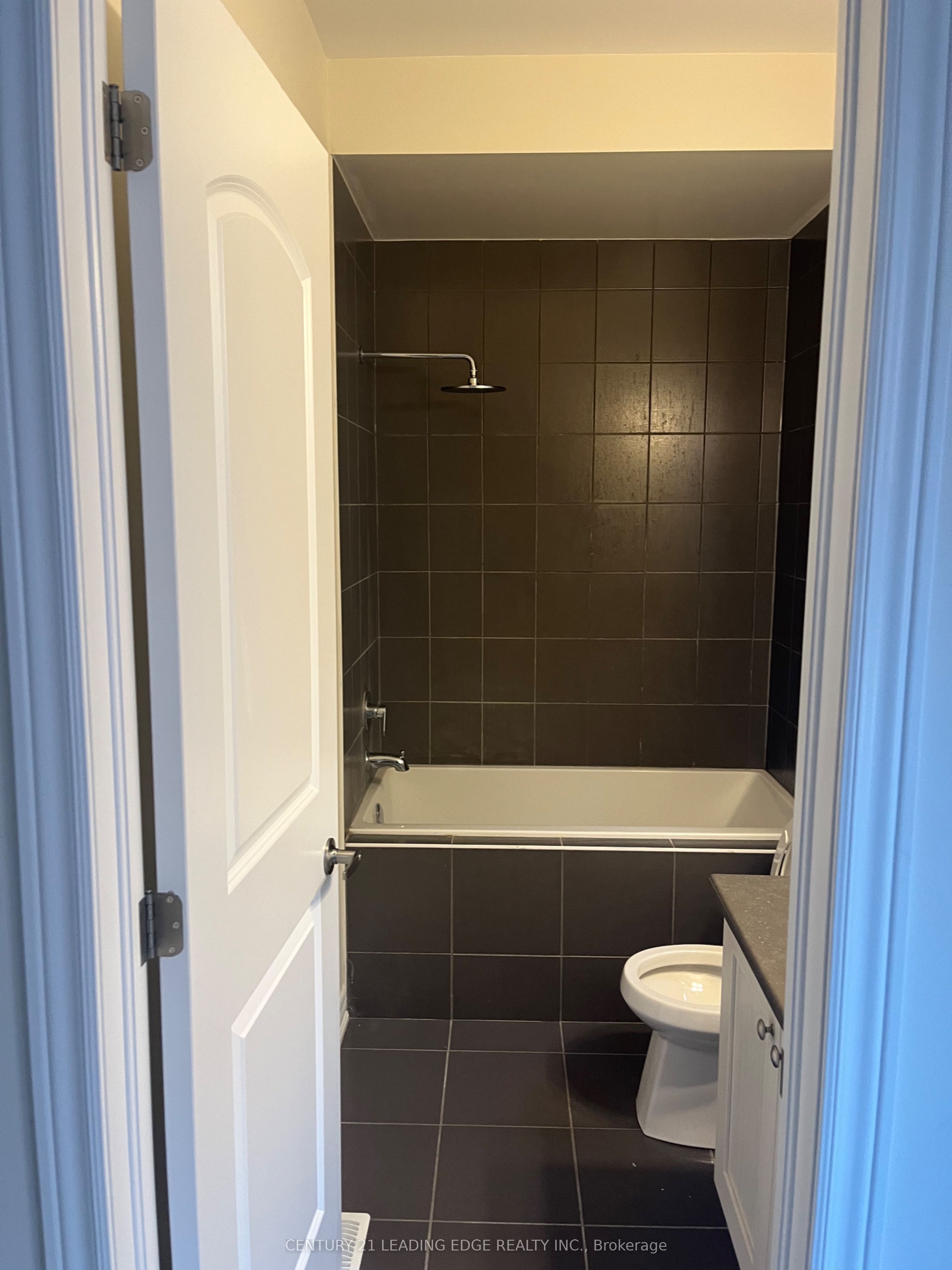 23 Boland Court 1 Bdrm Upper Level, Aurora, ON L4G 0W6 photo 2