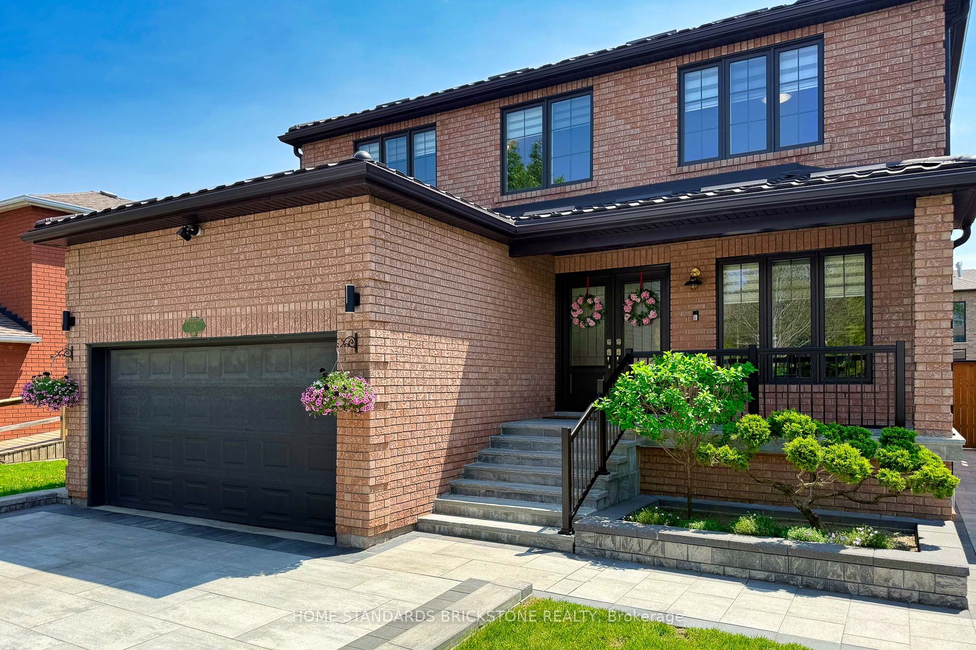 139 Pinewood Drive, Vaughan, ON L4J 5P7 photo 2