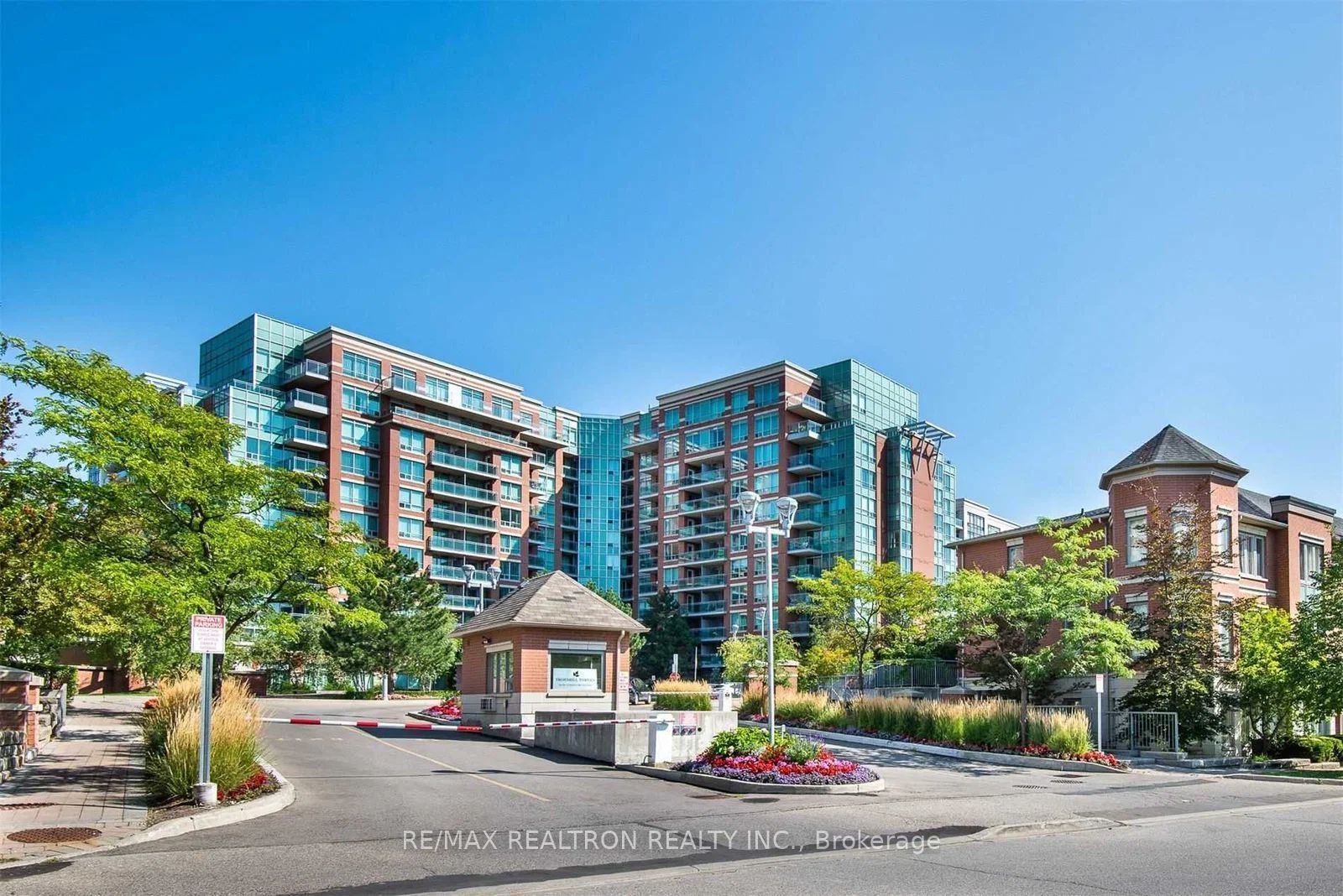 62 Suncrest Boulevard 926, Markham, ON L3T 7V6