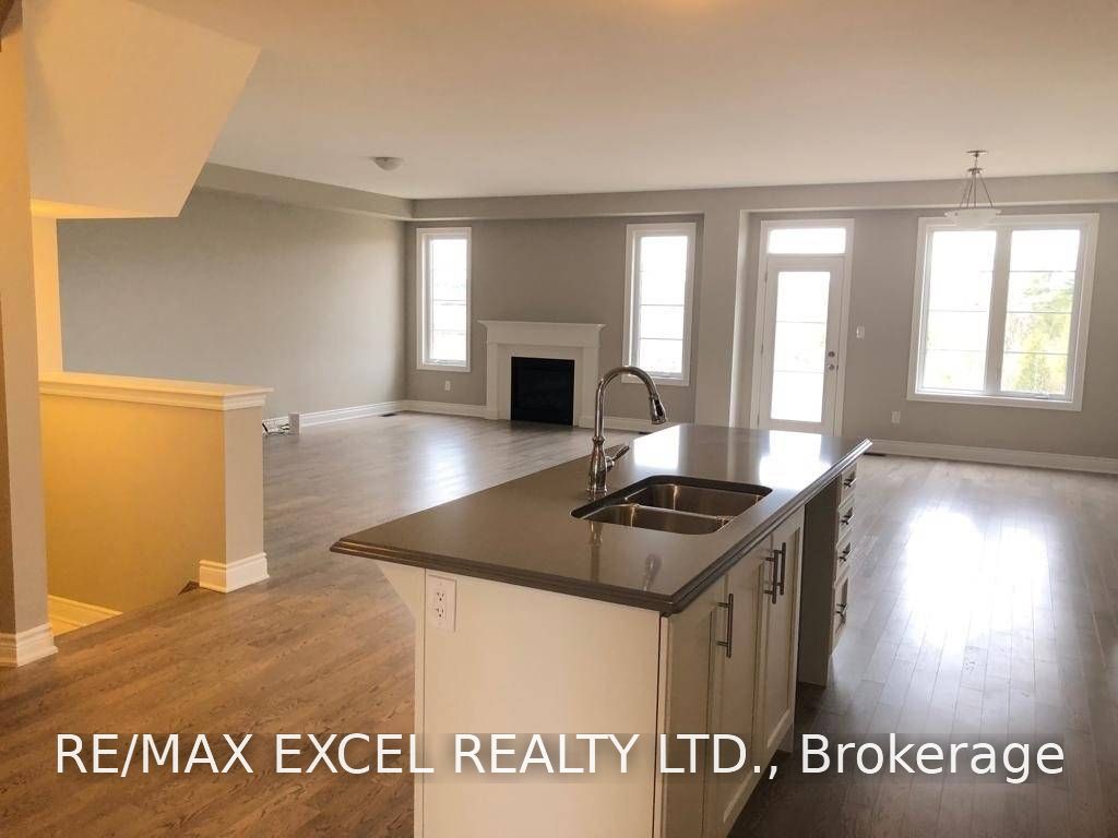 152 William F Bell Parkway, Richmond Hill, ON L4S 0L7 photo 2
