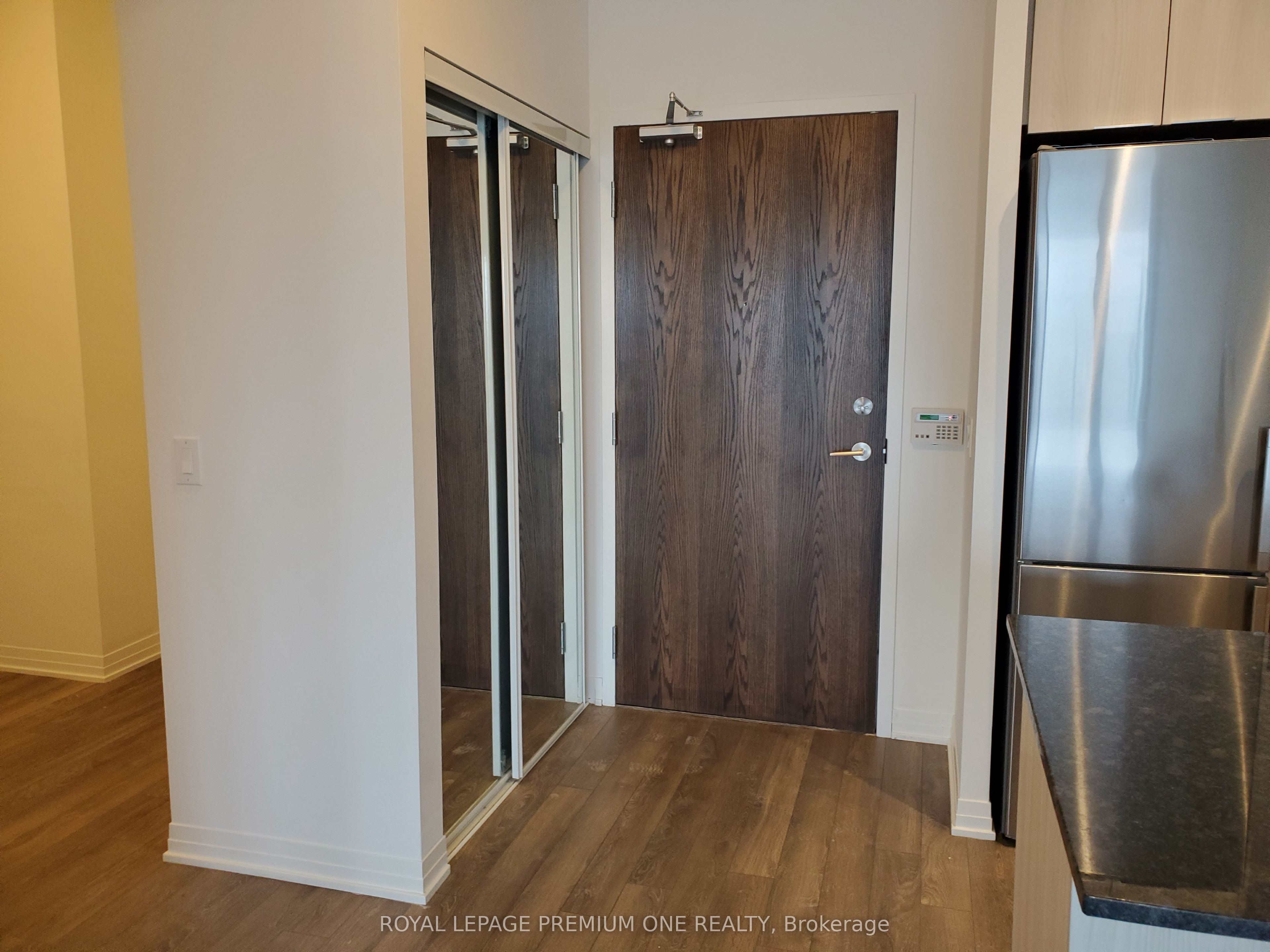 99 Eagle Rock Way 416, Vaughan, ON L6A 5A7 photo 3