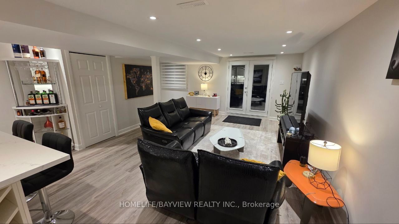 385 Erin Trail Basement, Newmarket, ON L3Y 6K2 photo 5