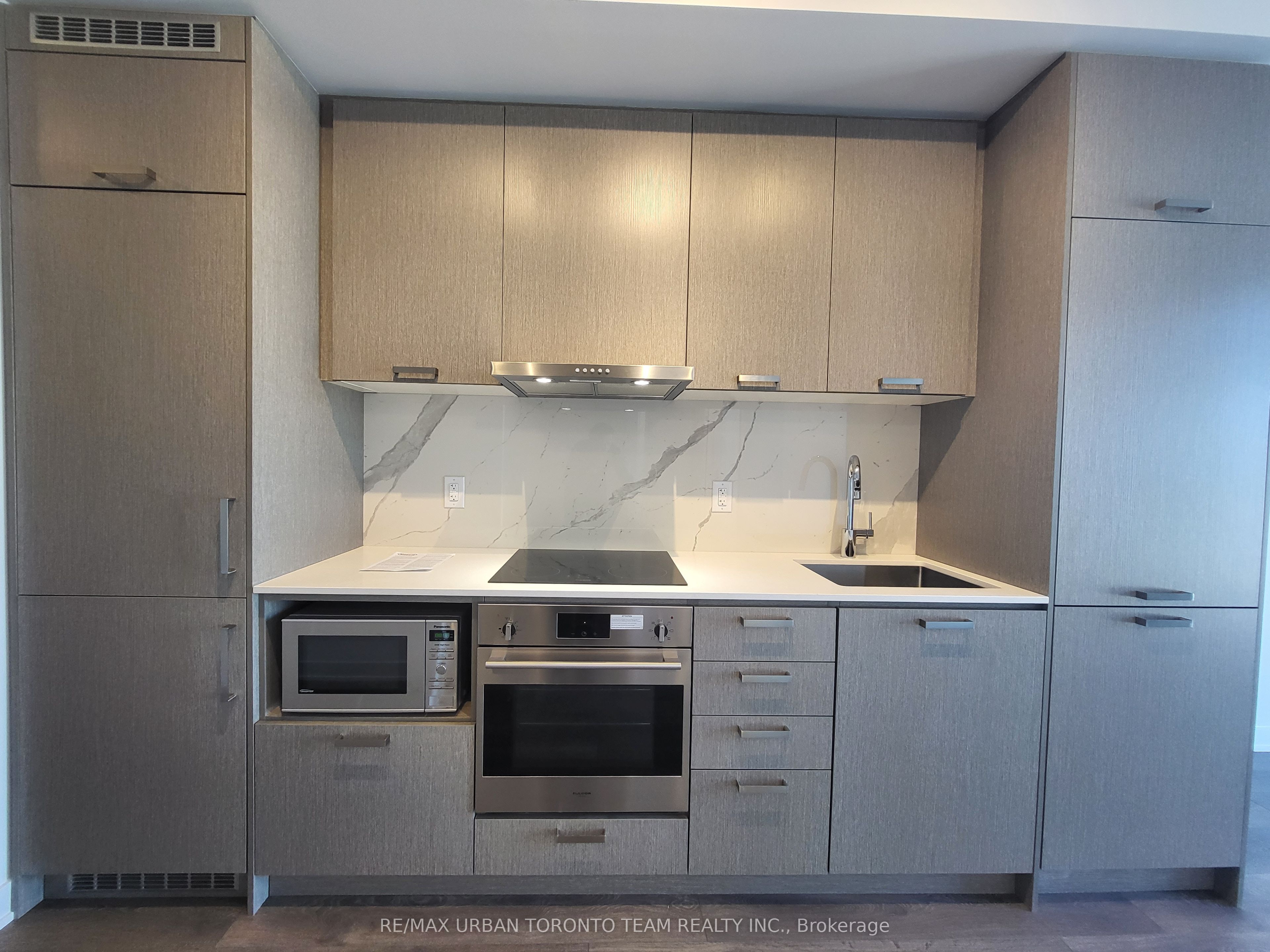 38 Honeycrisp Crescent 601, Vaughan, ON L4K 5C3 photo 3