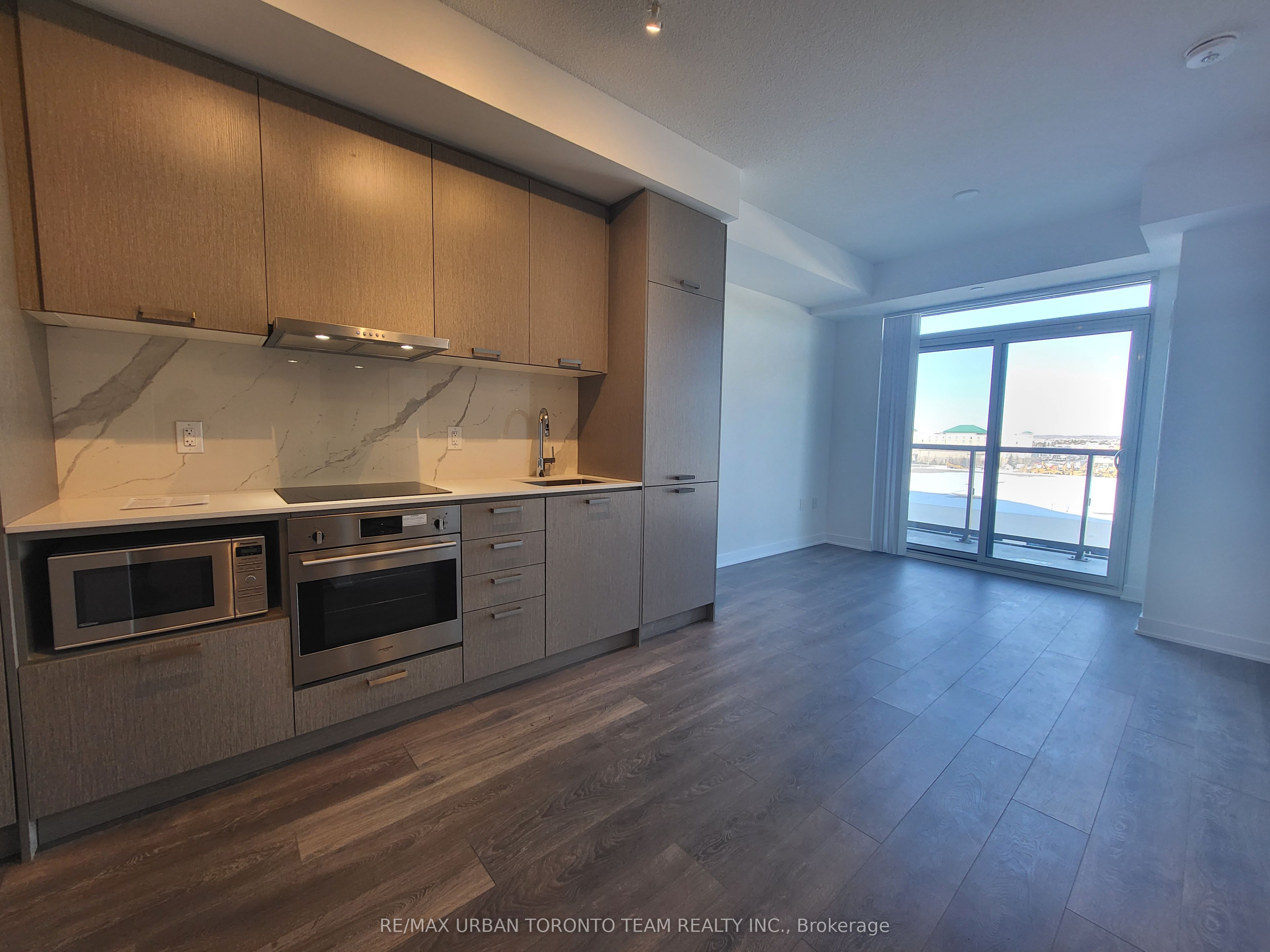38 Honeycrisp Crescent 601, Vaughan, ON L4K 5C3 photo 4