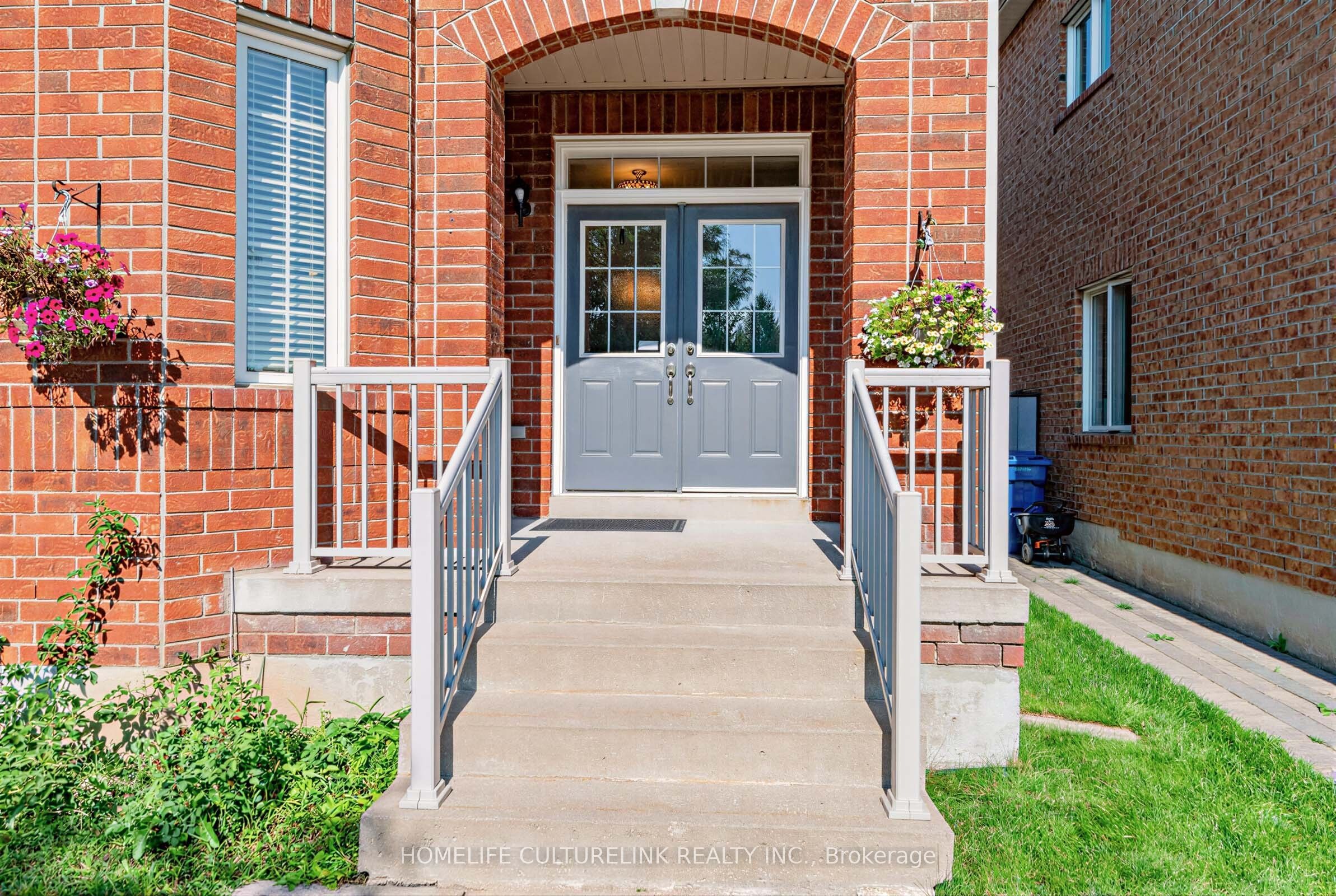 93 Greenwood Road, Whitchurch-Stouffville, ON L4A 0N8 photo 3