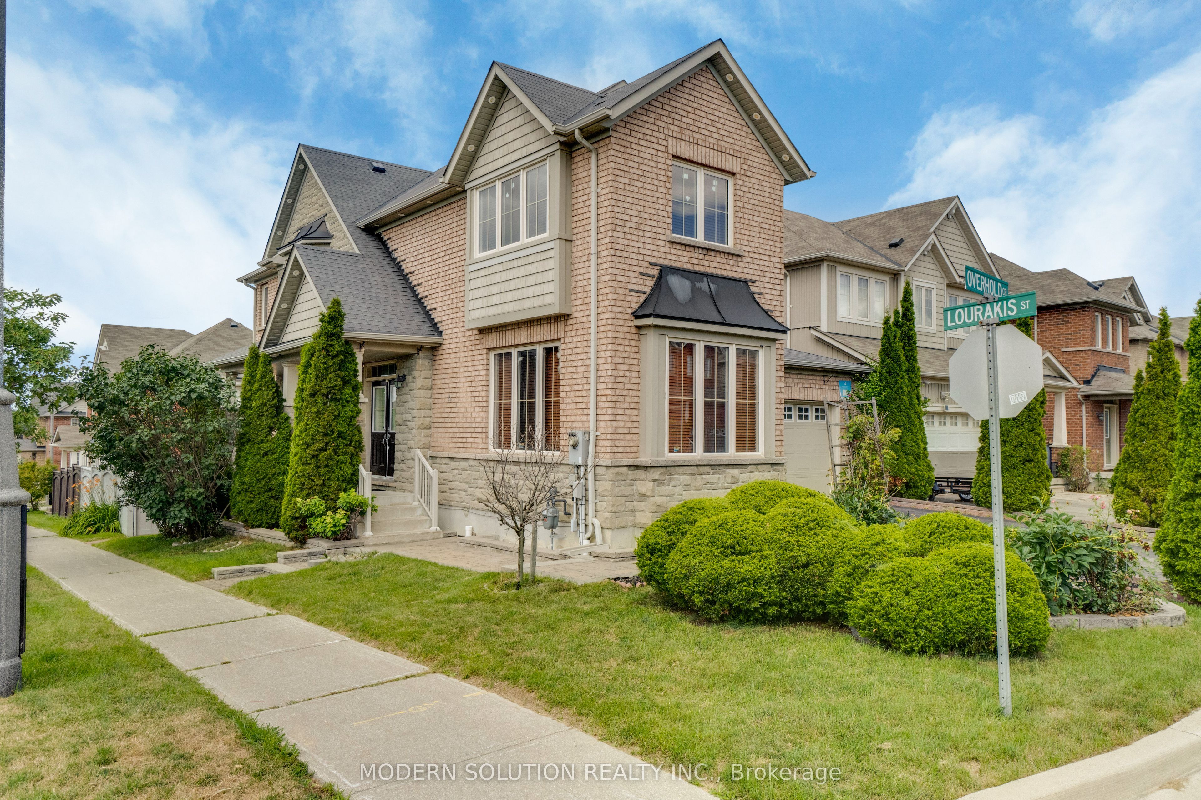4 Overhold Crescent, Richmond Hill, ON L4E 0L4 photo 2